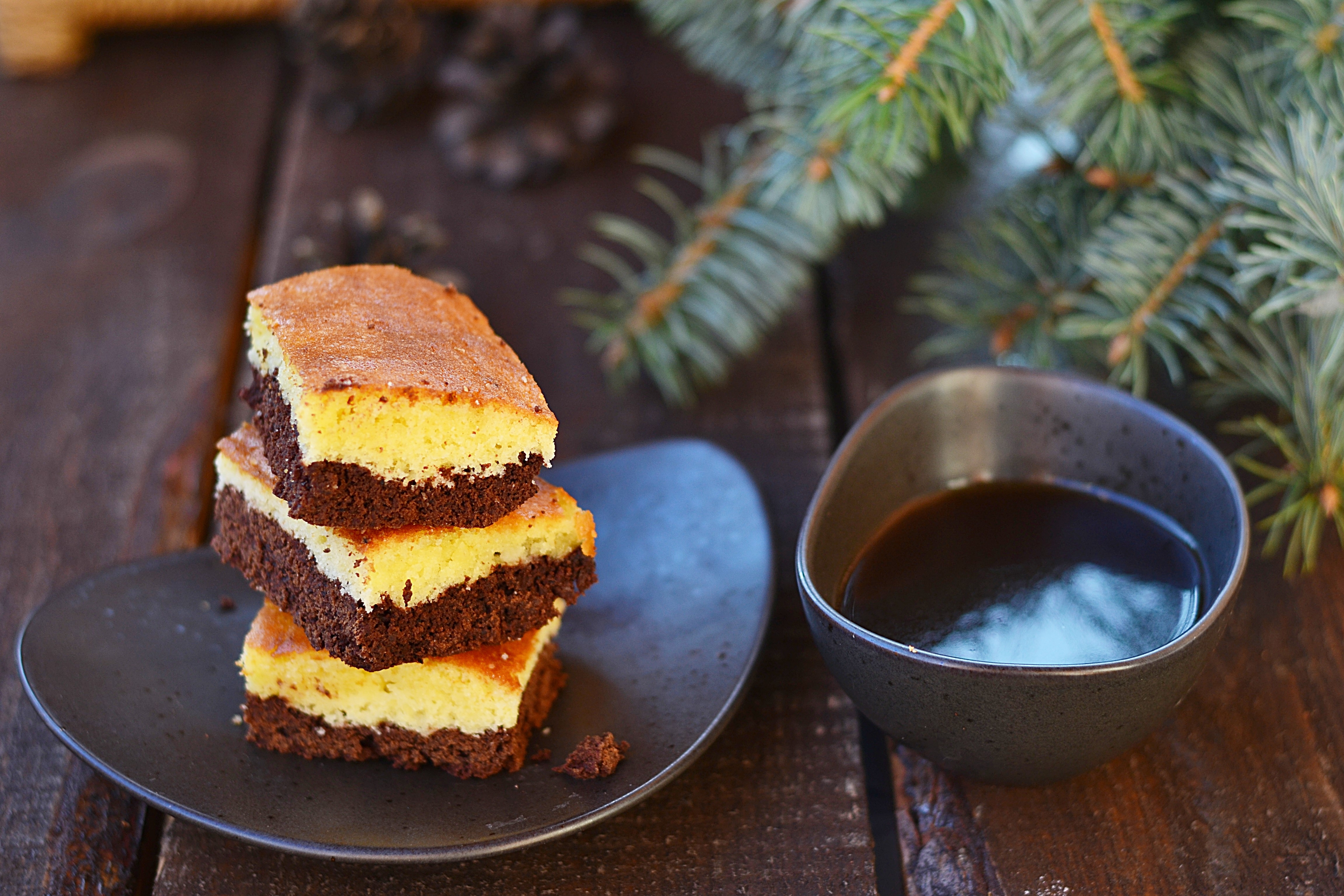 Chocolate and vanilla layered cakes with coffee HD Wallpaper