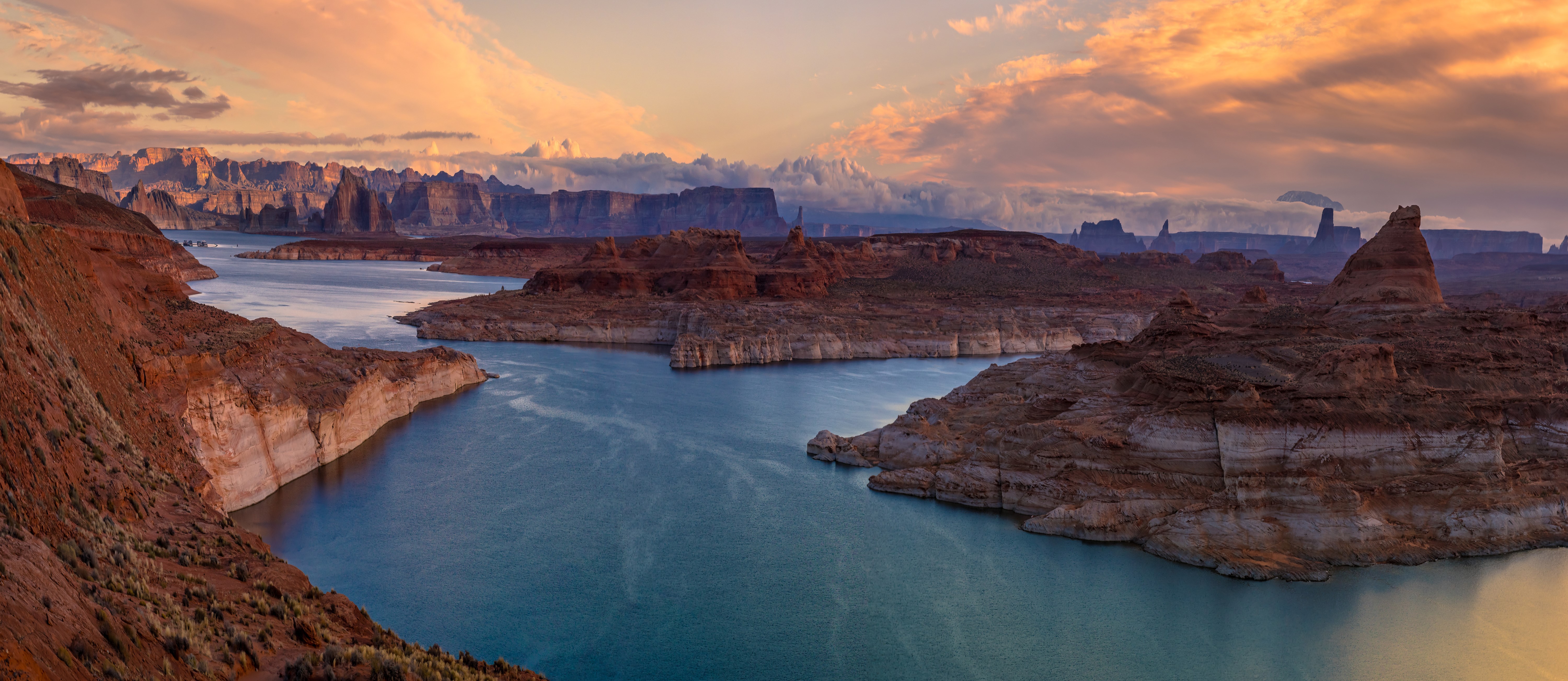 Lake Powell Arizona USA at Sunset HD Wallpaper