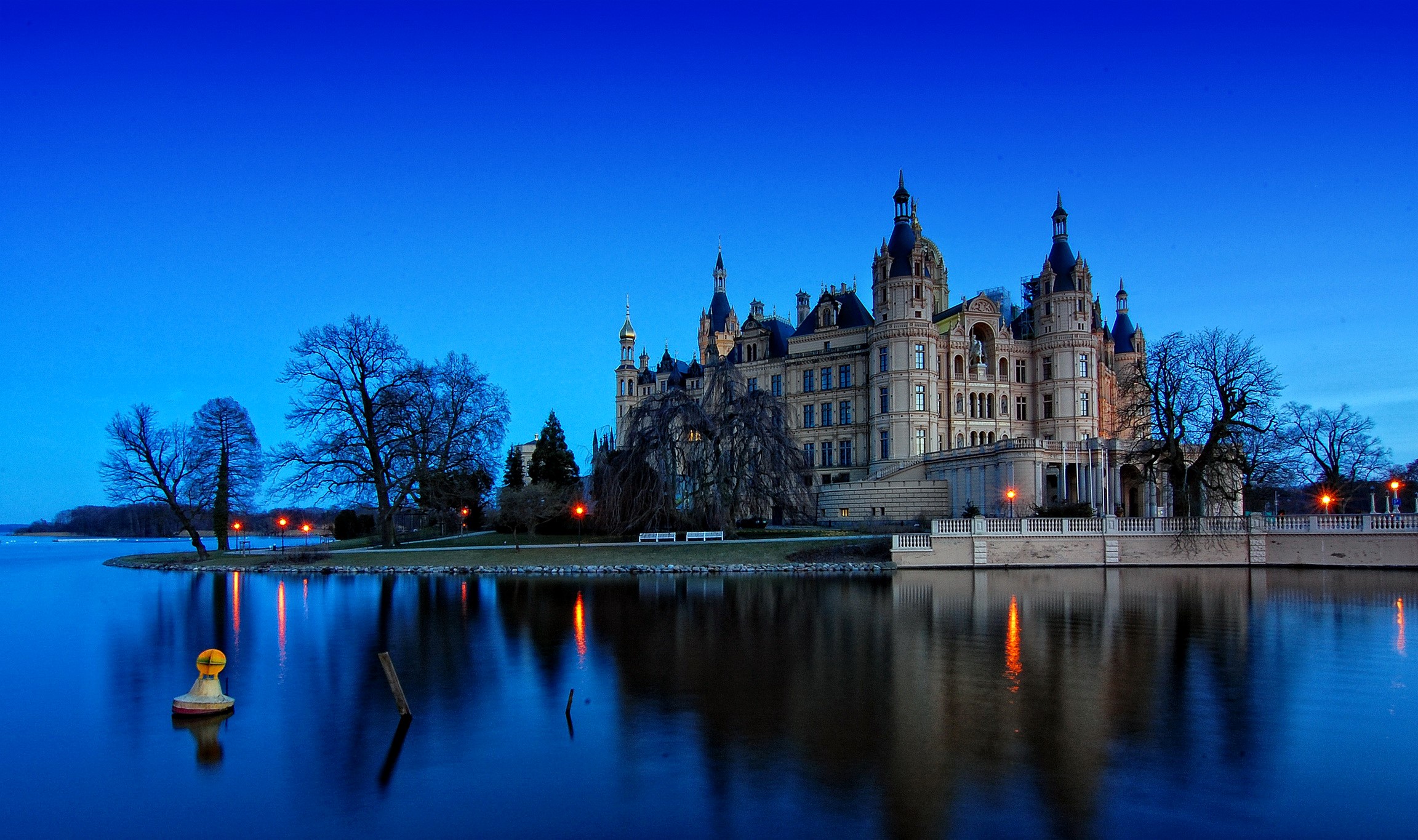 Schwerin Castle on a lake at dusk, Germany HD Wallpaper
