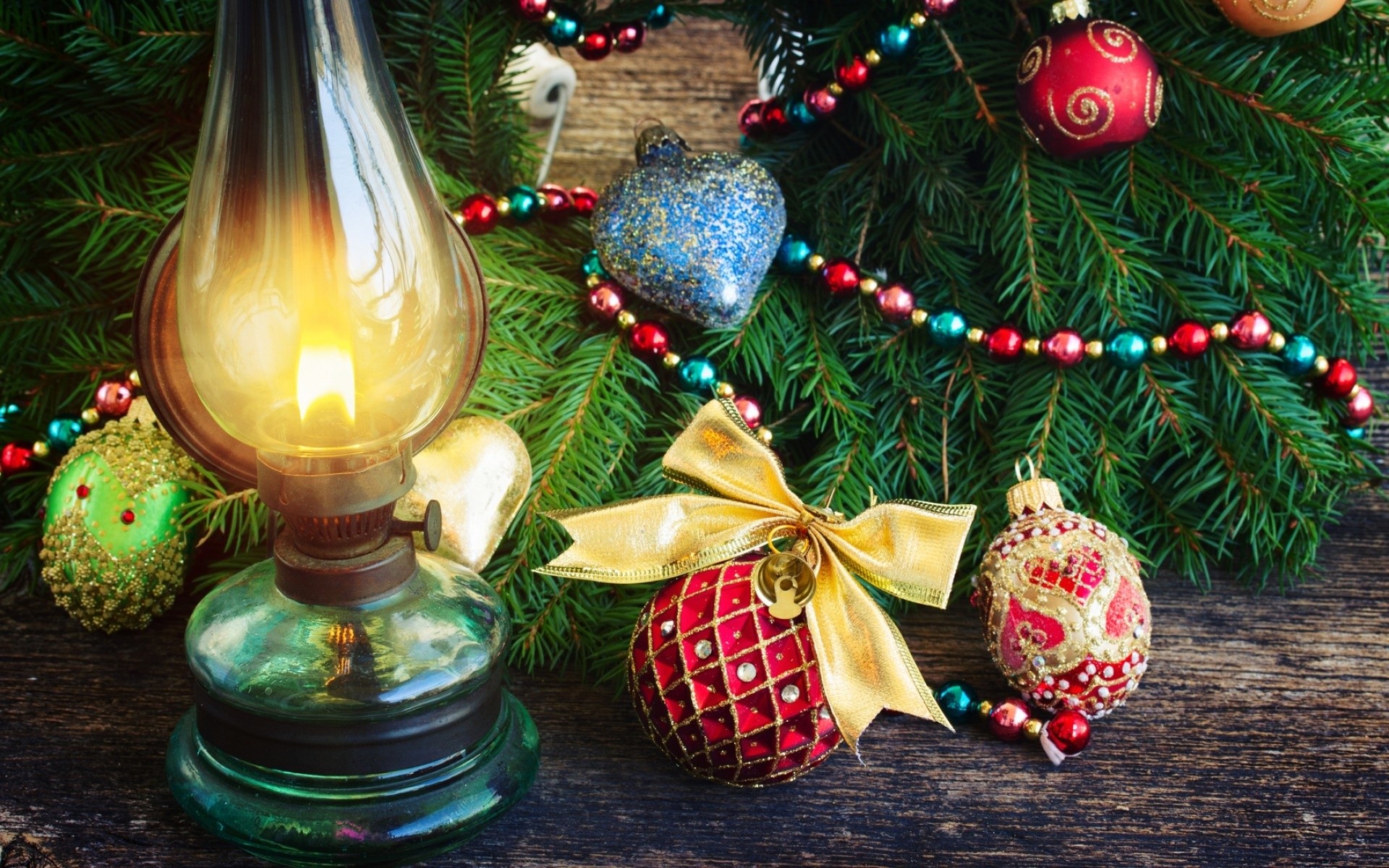 Christmas tree decorations with an oil lamp HD Wallpaper