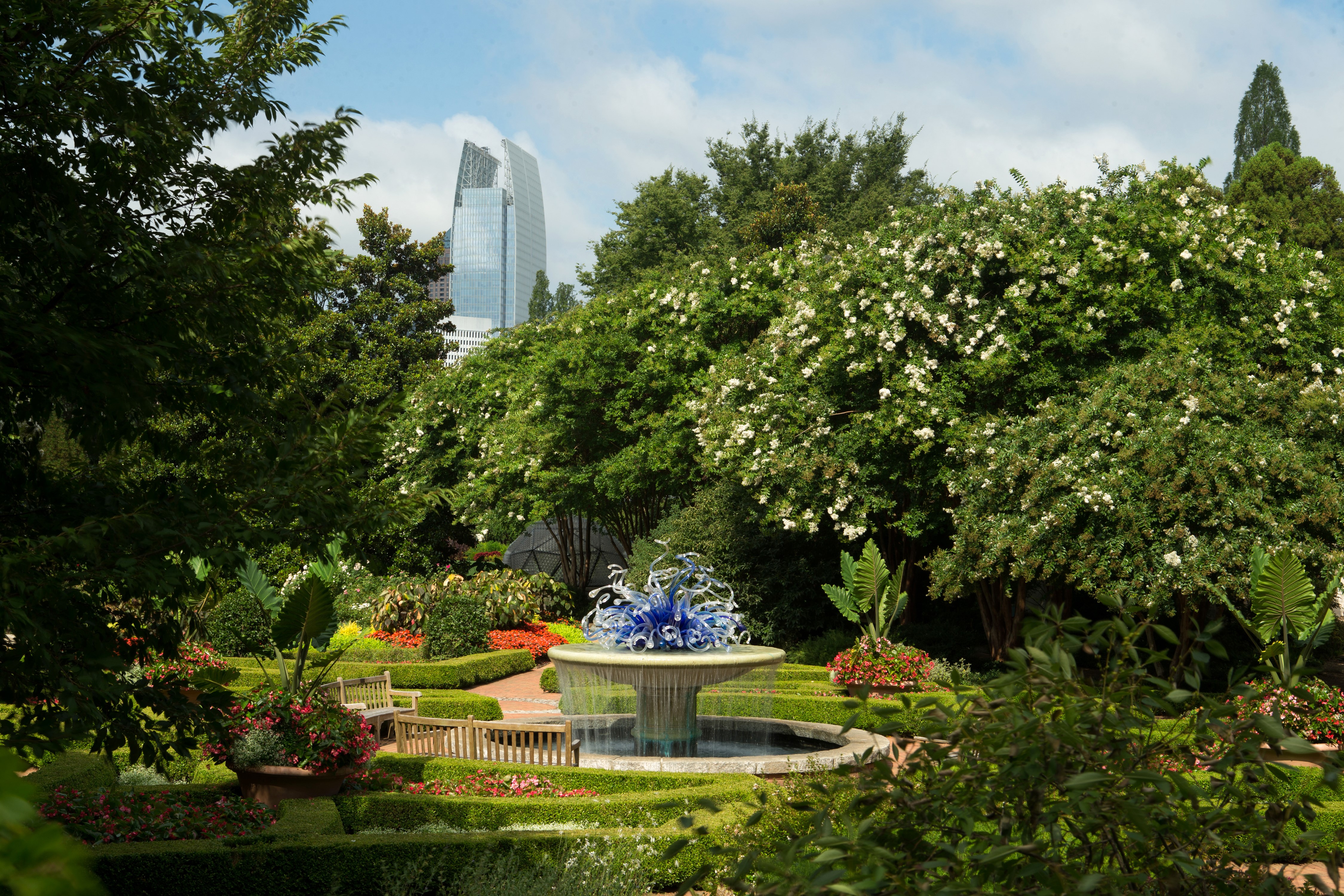 Garden with fountain and skyscraper in Atlanta HD Wallpaper