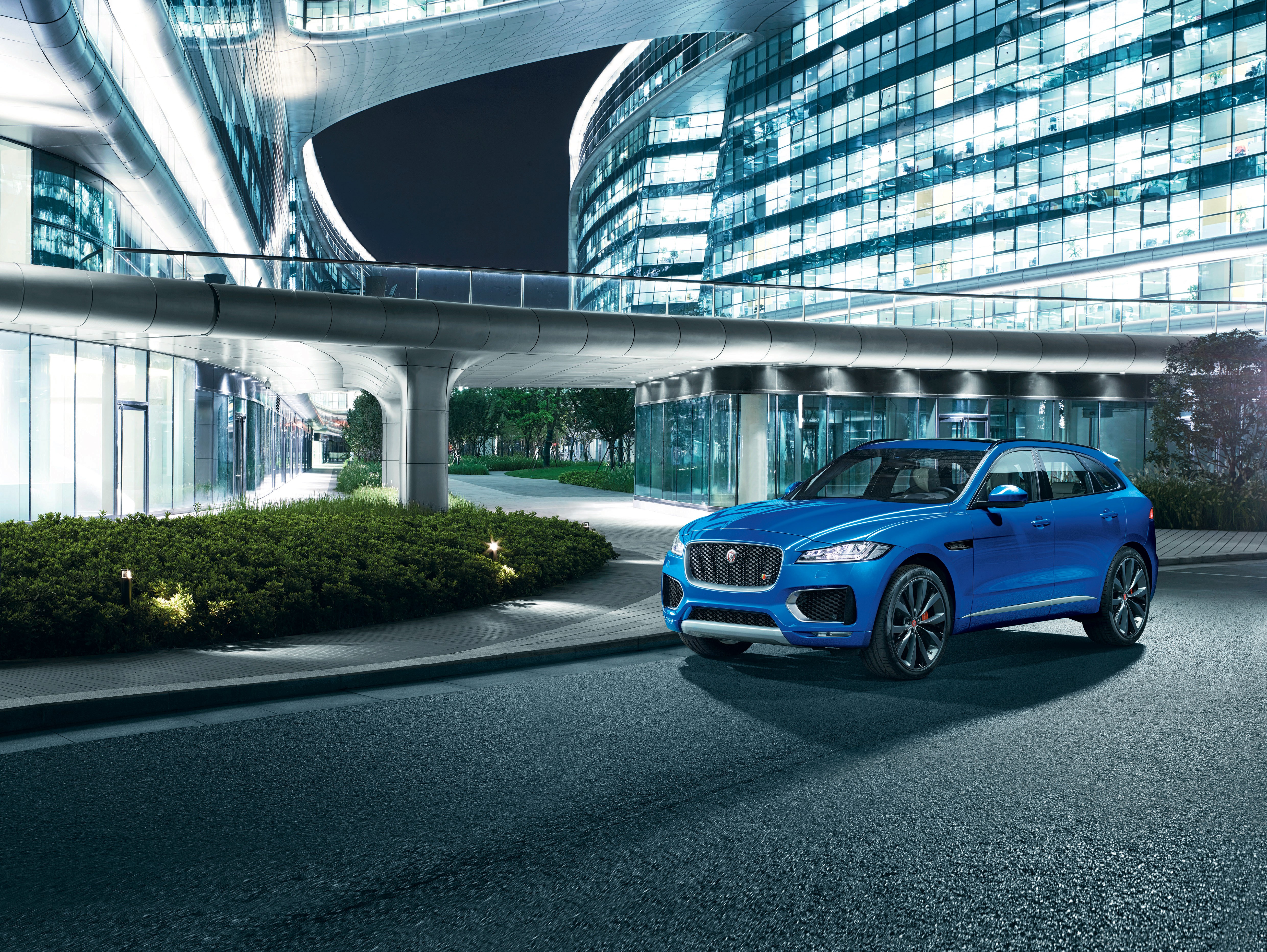2015 Jaguar F-Pace LE S on a street at night HD Wallpaper