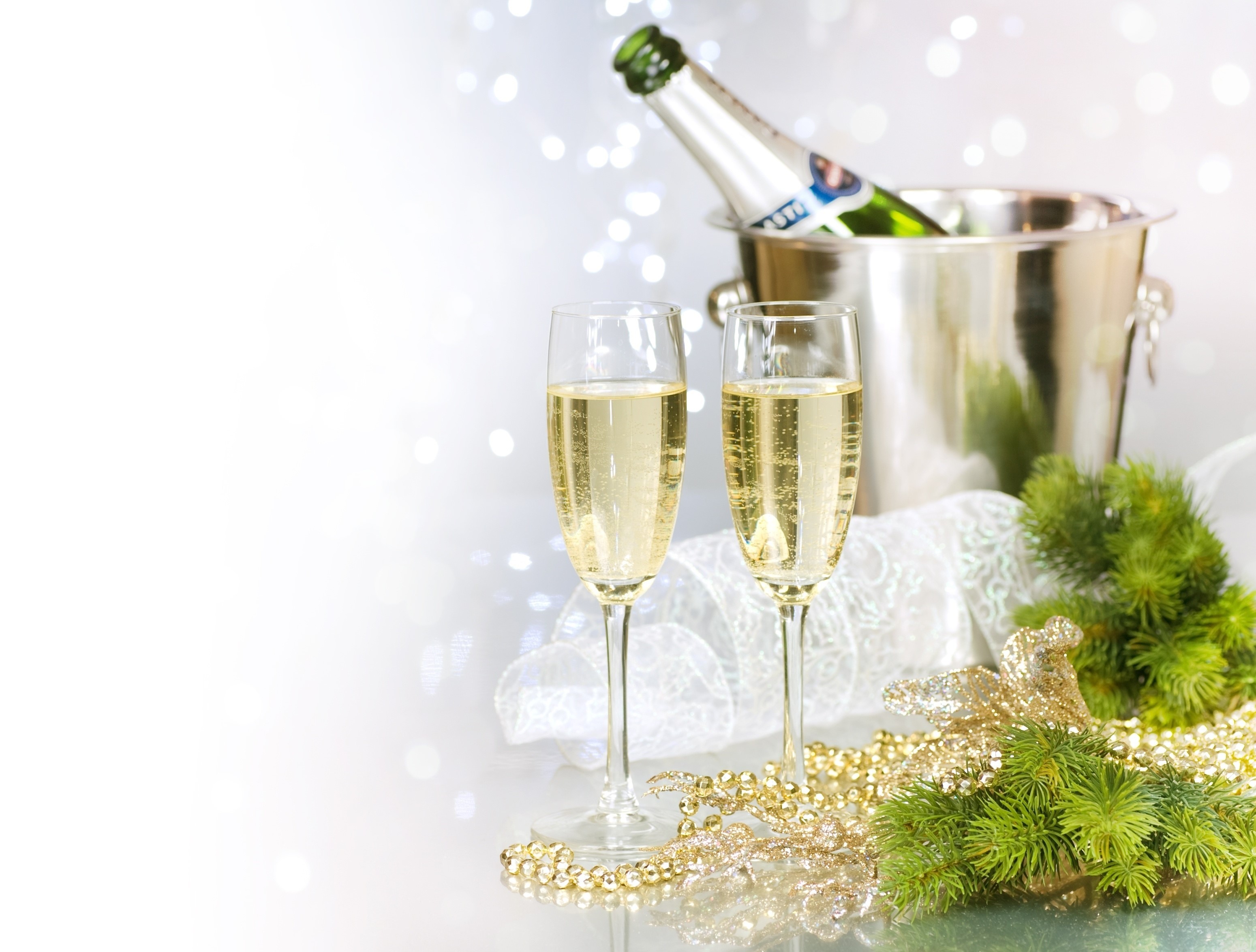 Champagne bottle and glasses with Christmas decorations HD Wallpaper