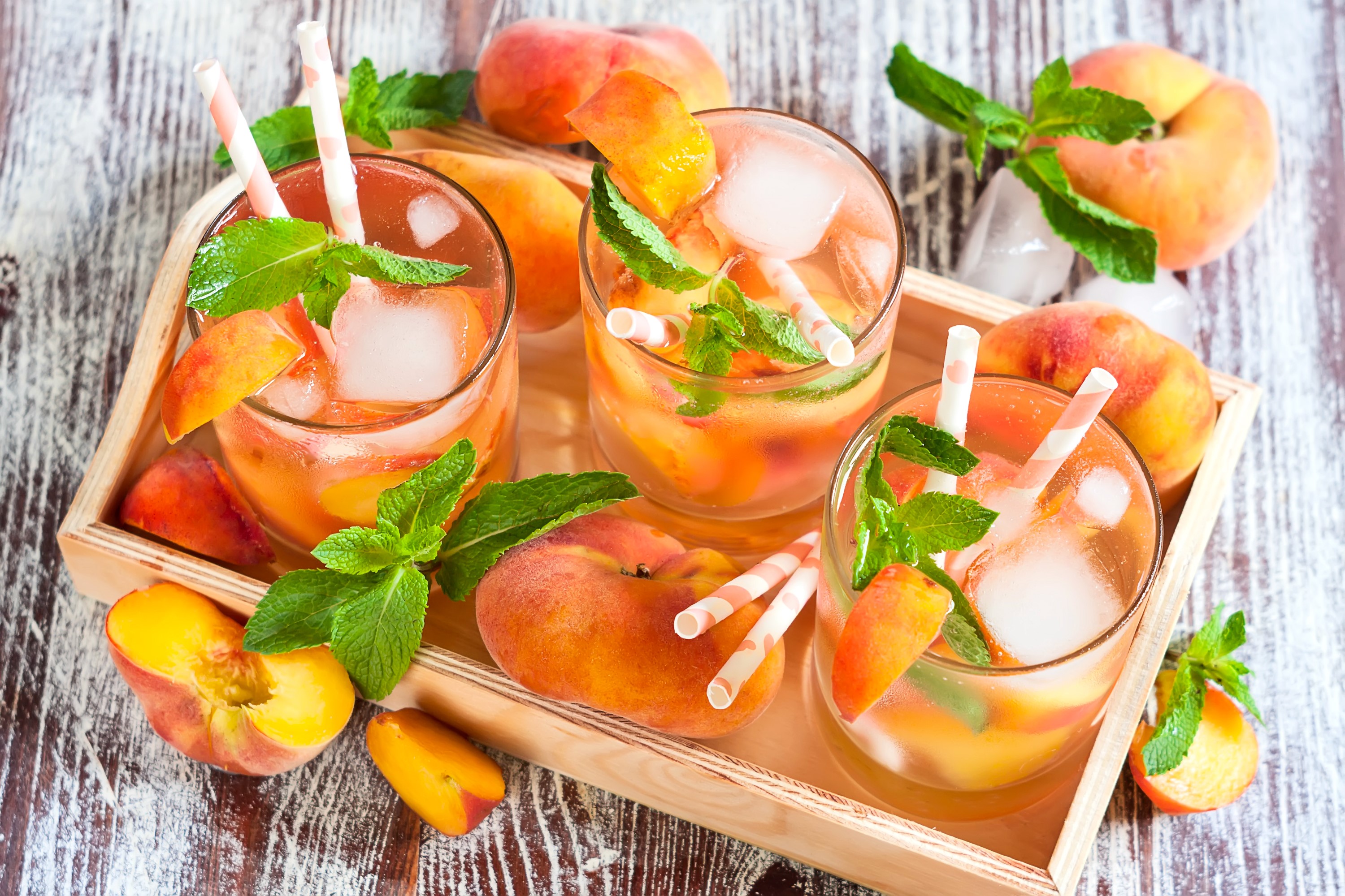 Peach iced drinks with mint and ice in glasses HD Wallpaper