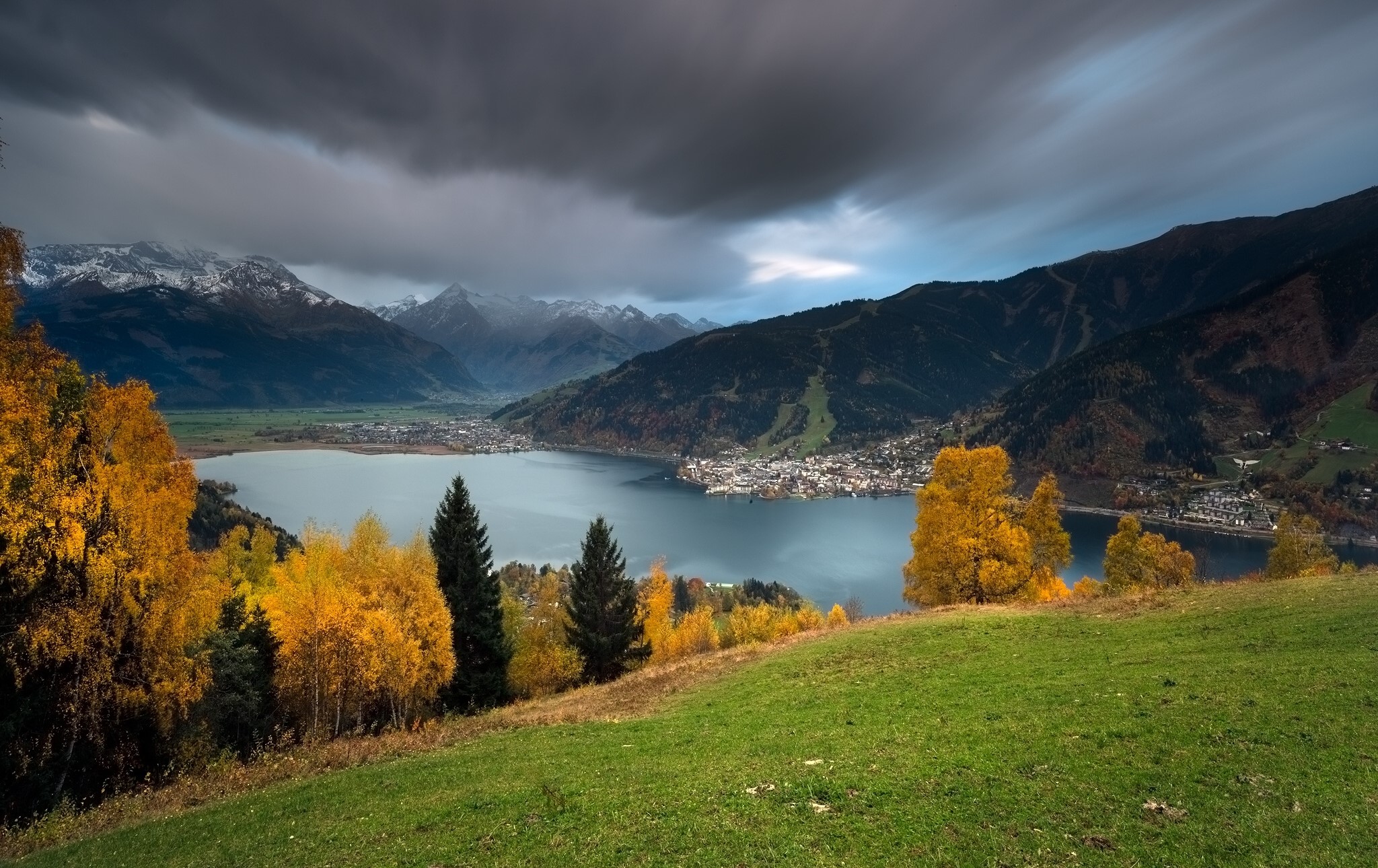 Lake Zell am See in Austria during Autumn HD Wallpaper