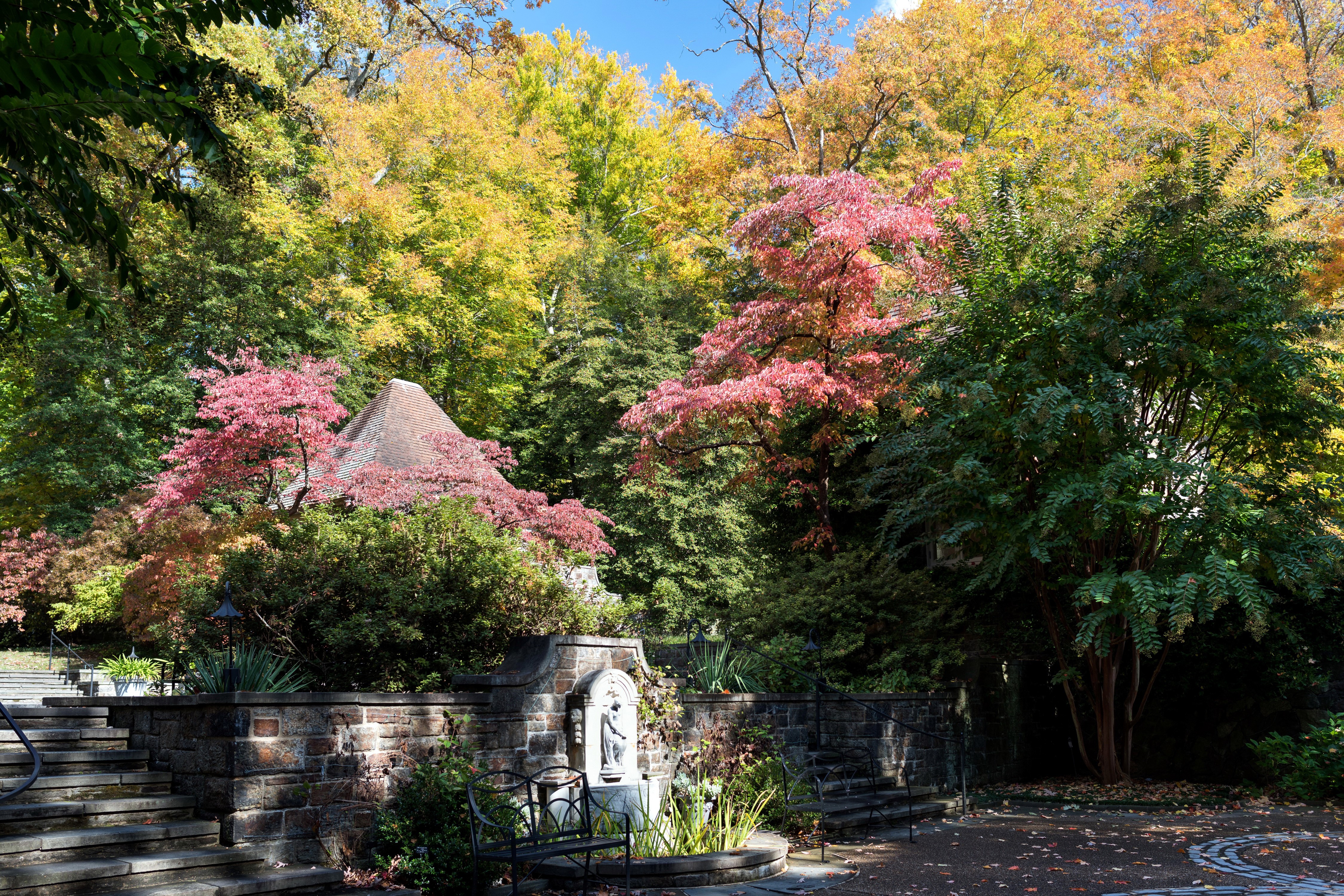 Autumn scene at Winterthur Museum Garden & Library HD Wallpaper