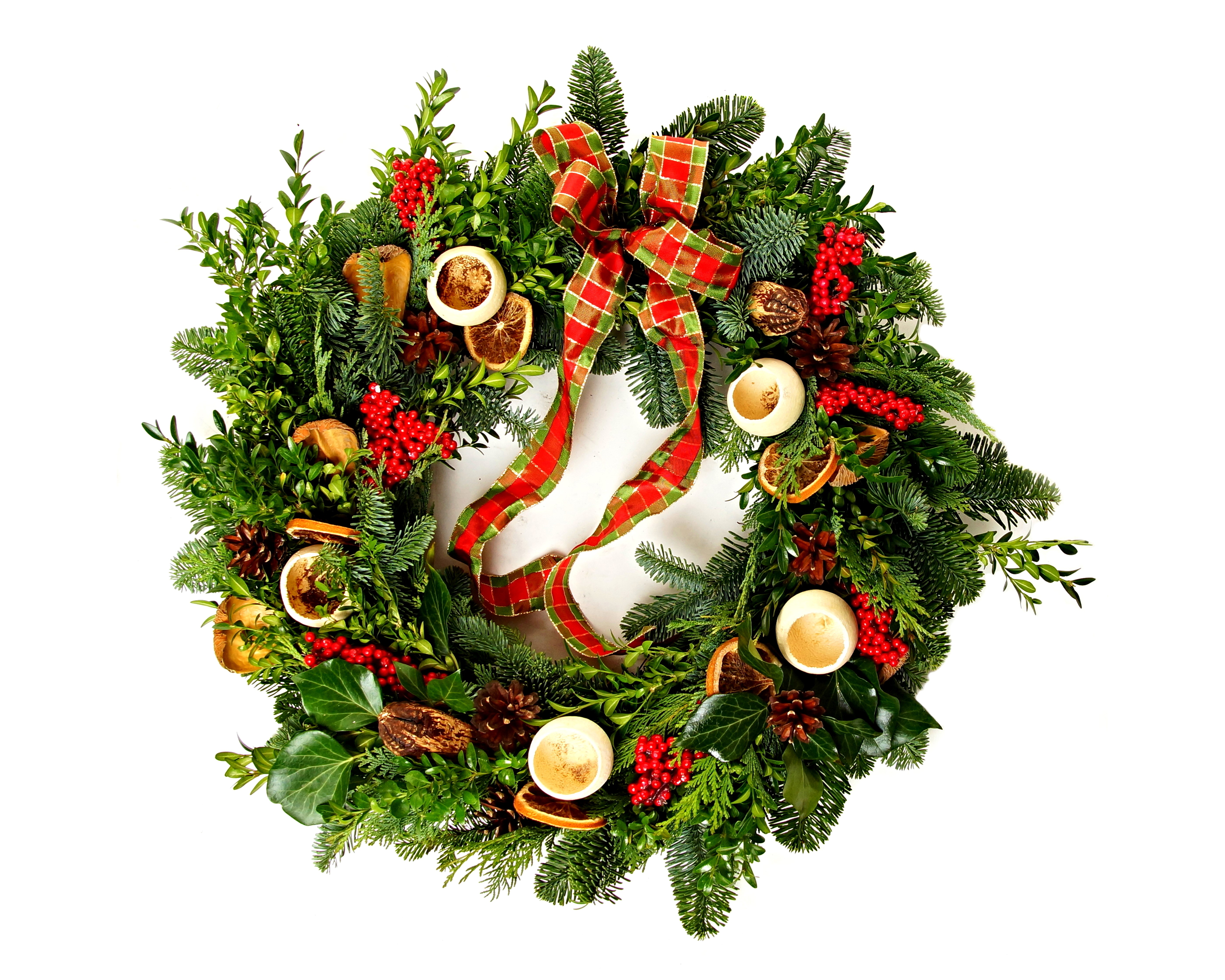 Christmas wreath with bowknot, candles, and pinecones HD Wallpaper