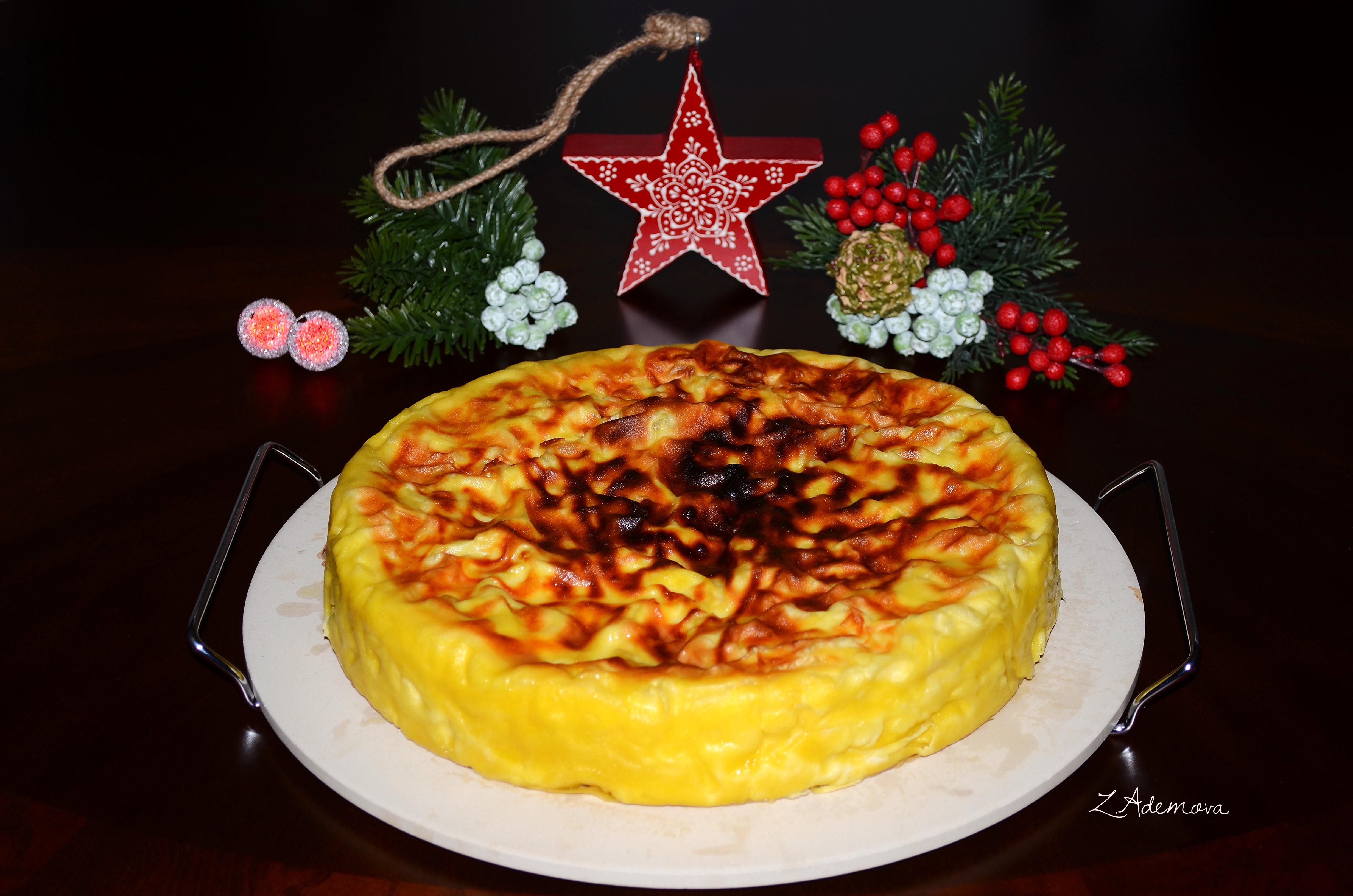 Christmas cake with festive decorations HD Wallpaper