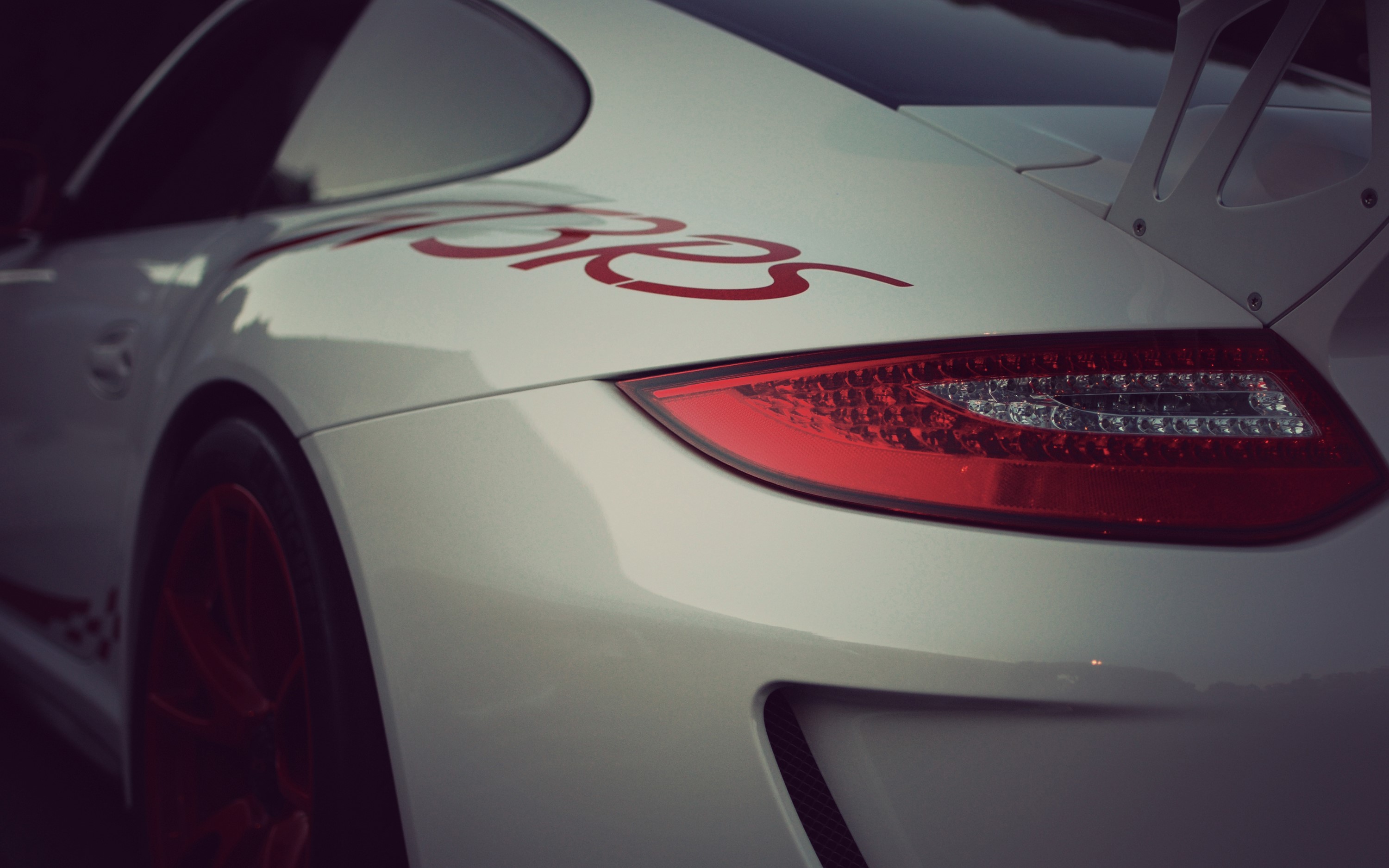White Porsche 911 GT3 RS with red decals HD Wallpaper