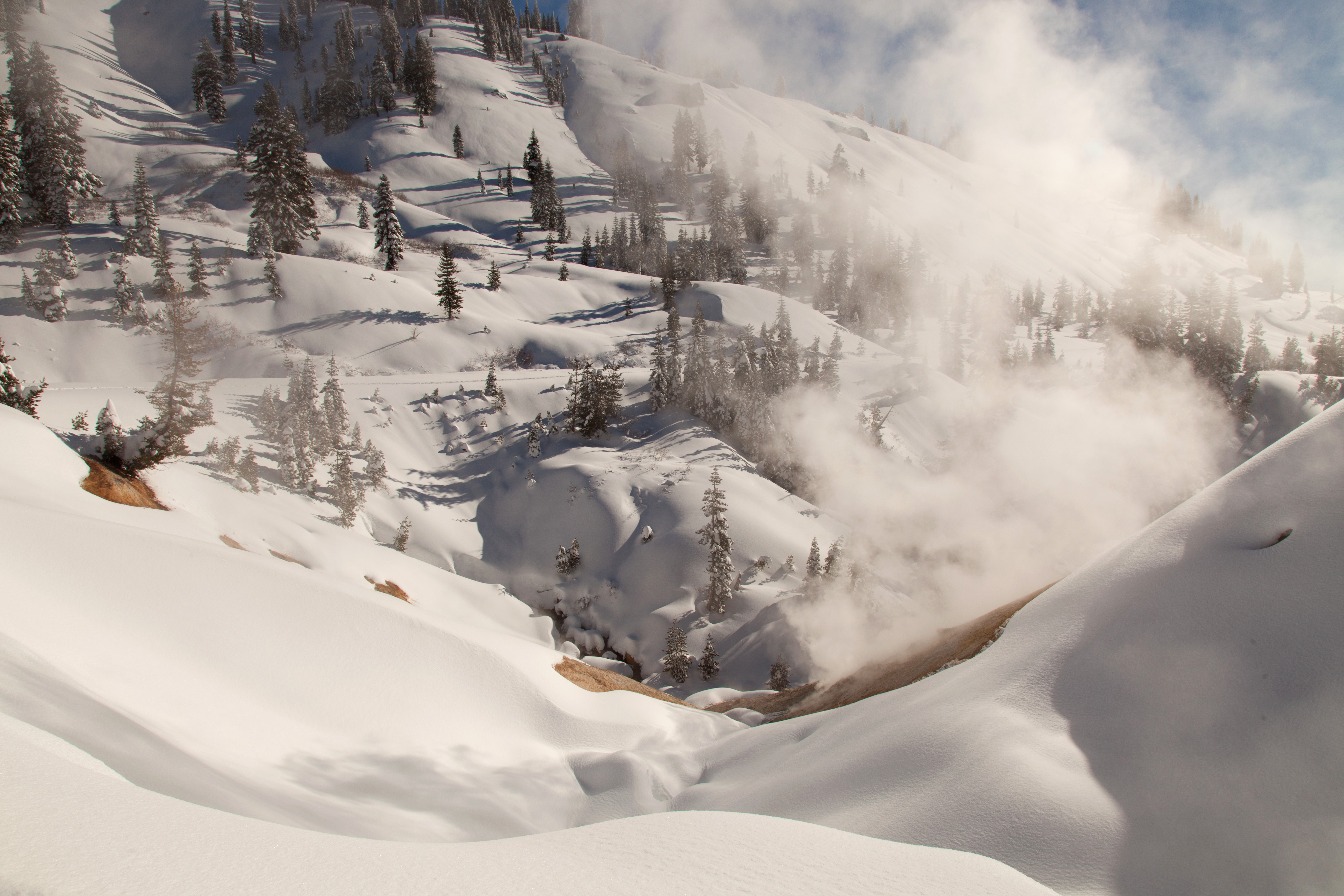 Lassen Volcanic National Park in Winter HD Wallpaper