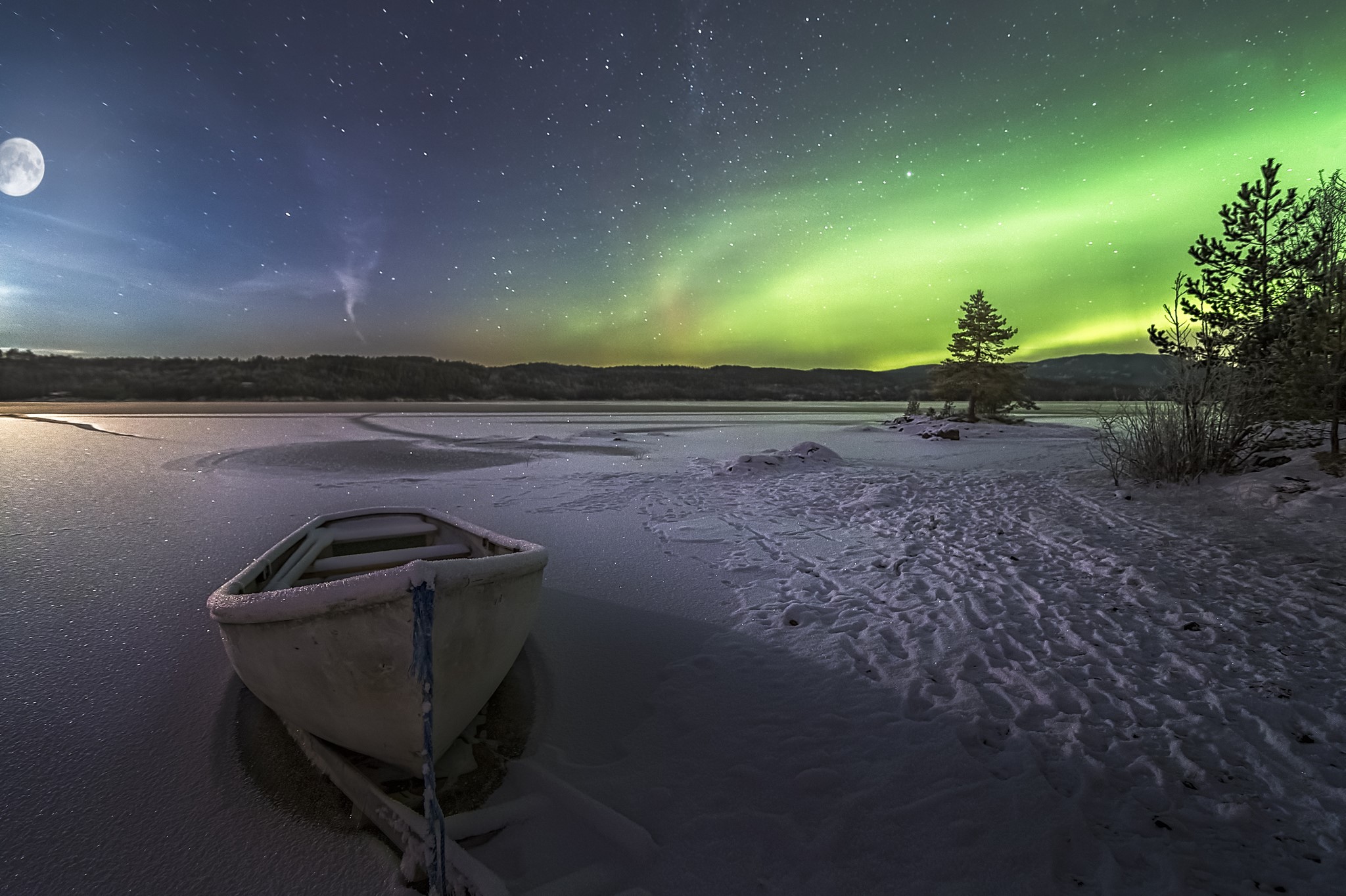 Boat on frozen lake under Aurora Borealis HD Wallpaper