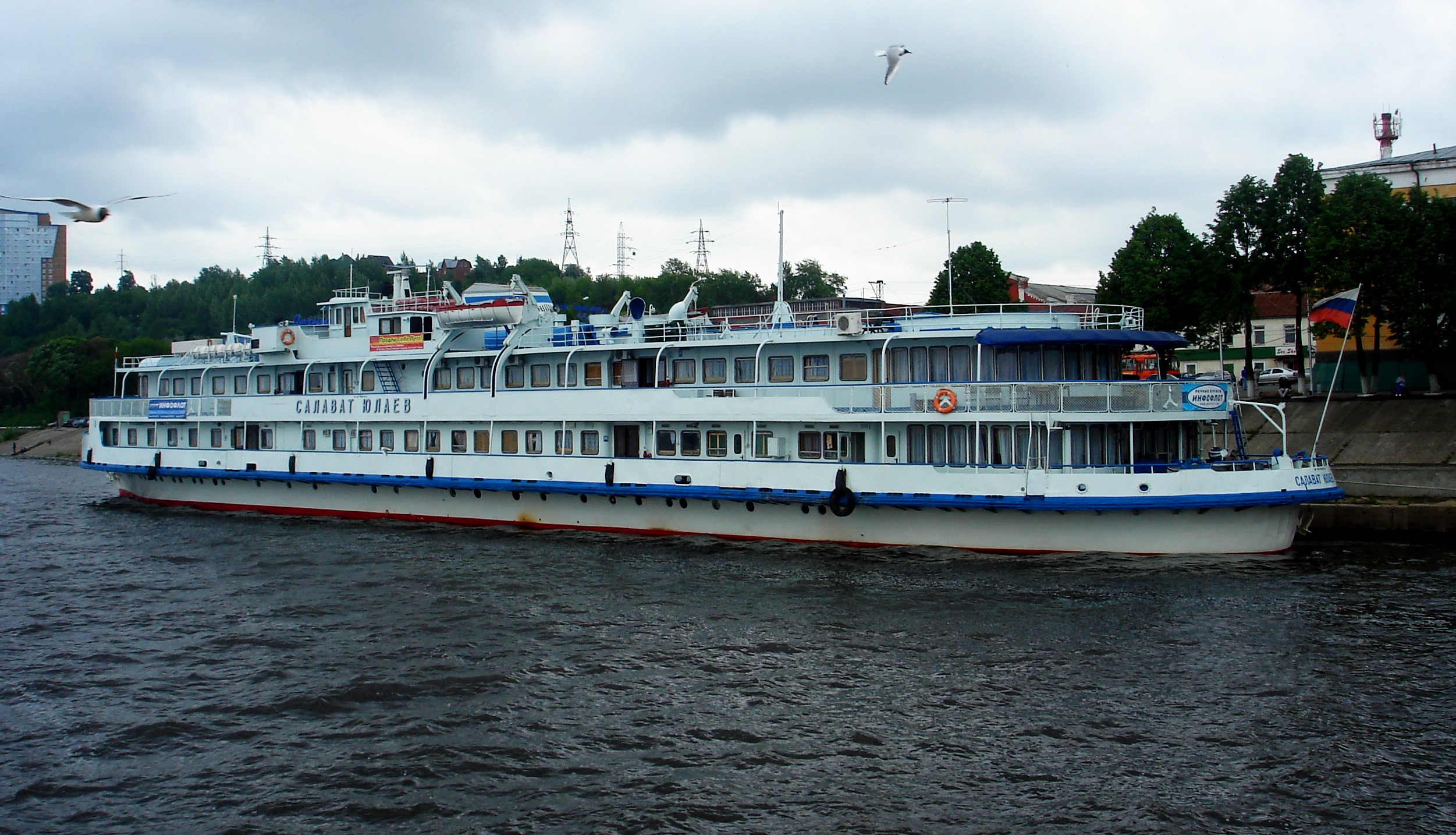 The Sabantuyev passenger ship on the river HD Wallpaper
