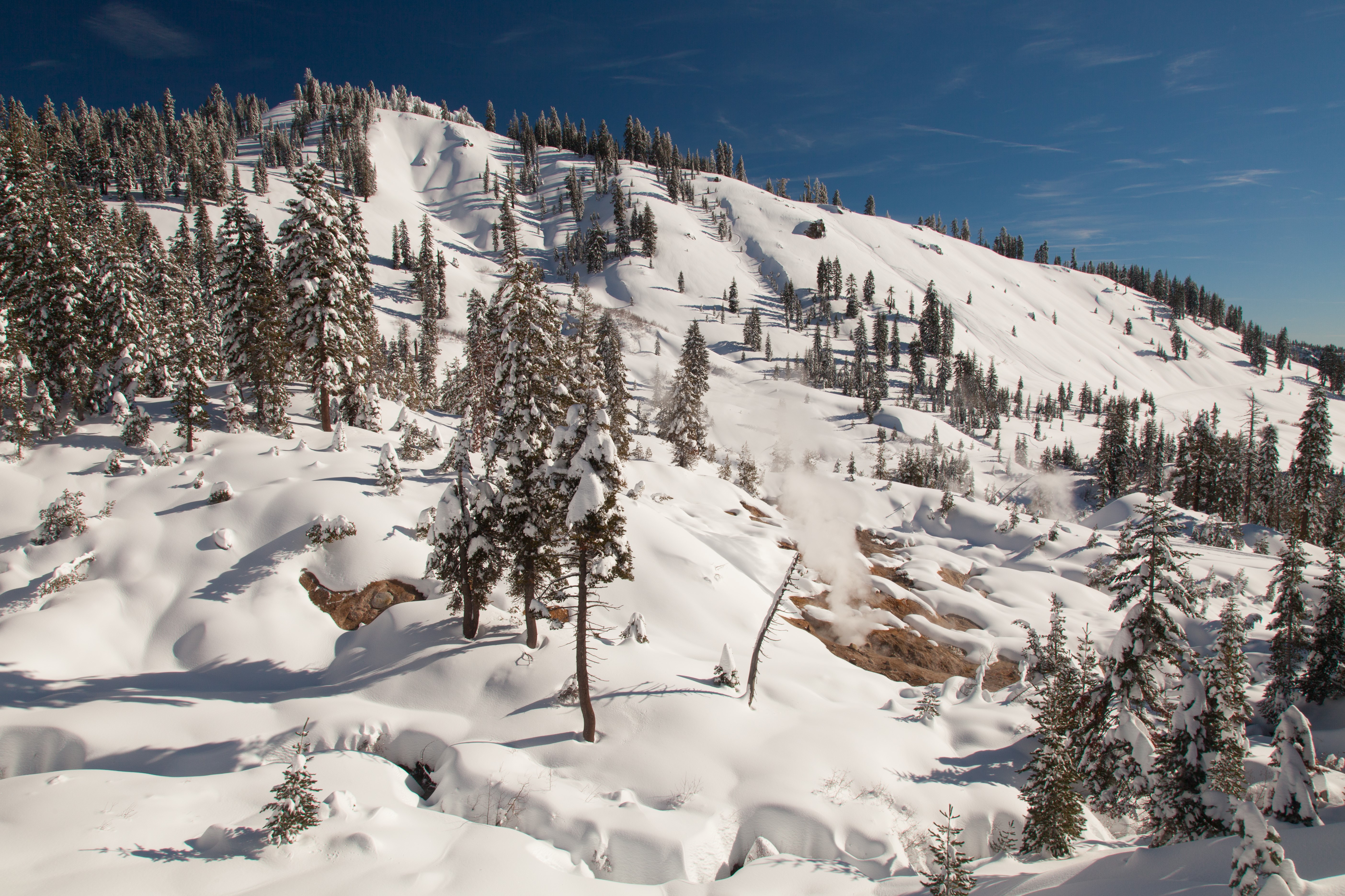 Snowy Mountains with Geothermal Activity in USA HD Wallpaper