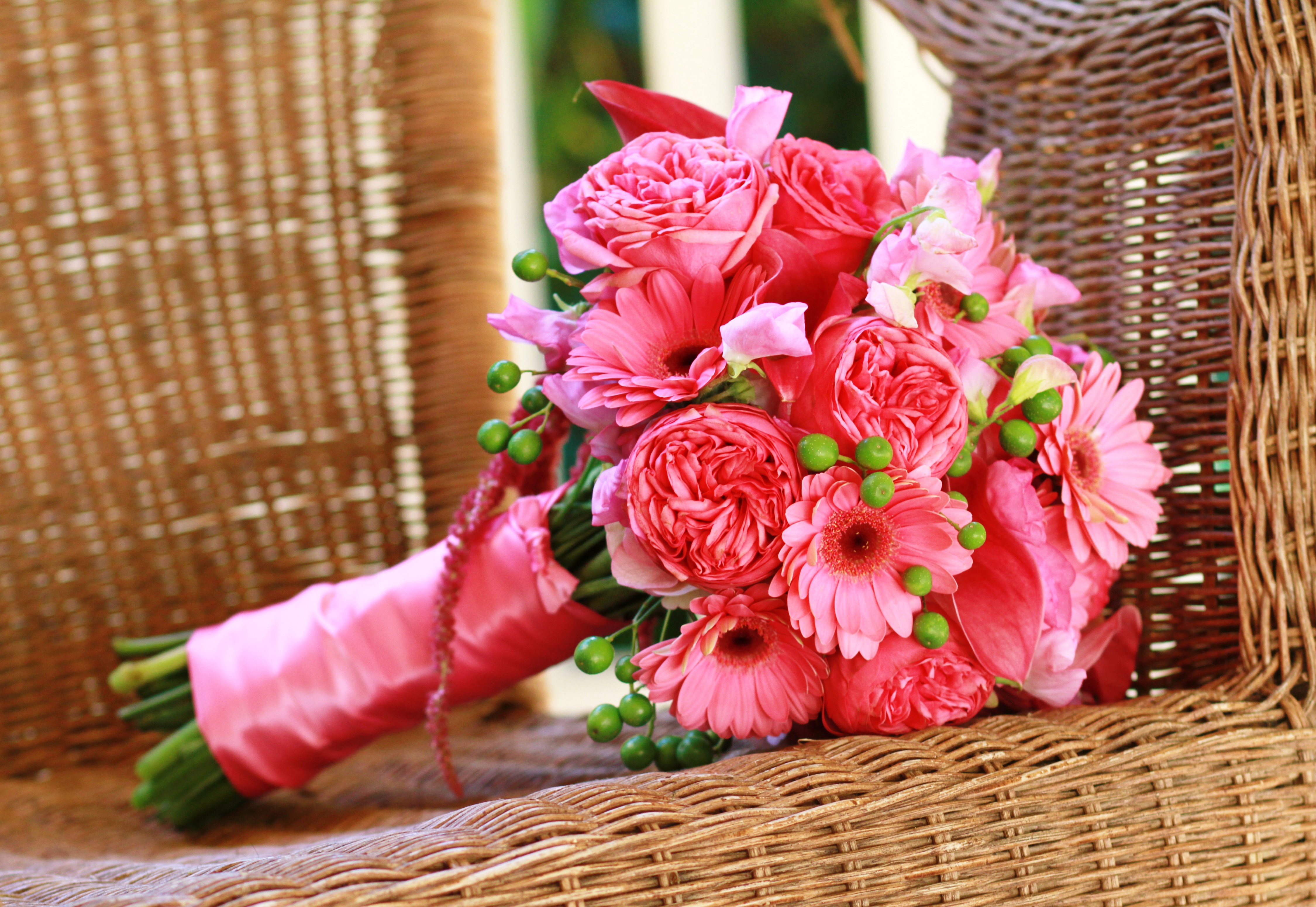 Pink Roses, Gerberas, and Ranunculus Bouquet HD Wallpaper