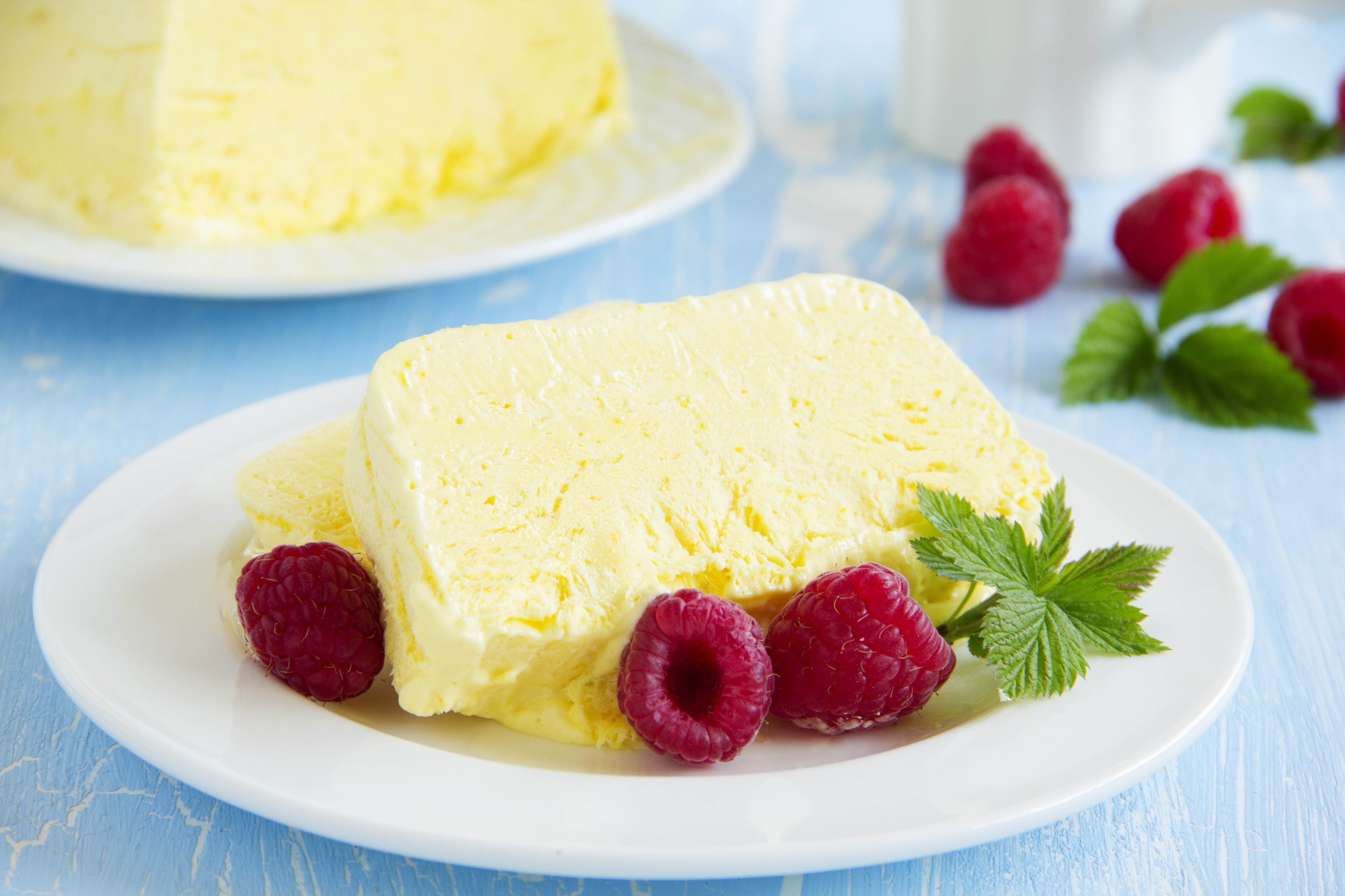 Ice cream with raspberries HD Wallpaper