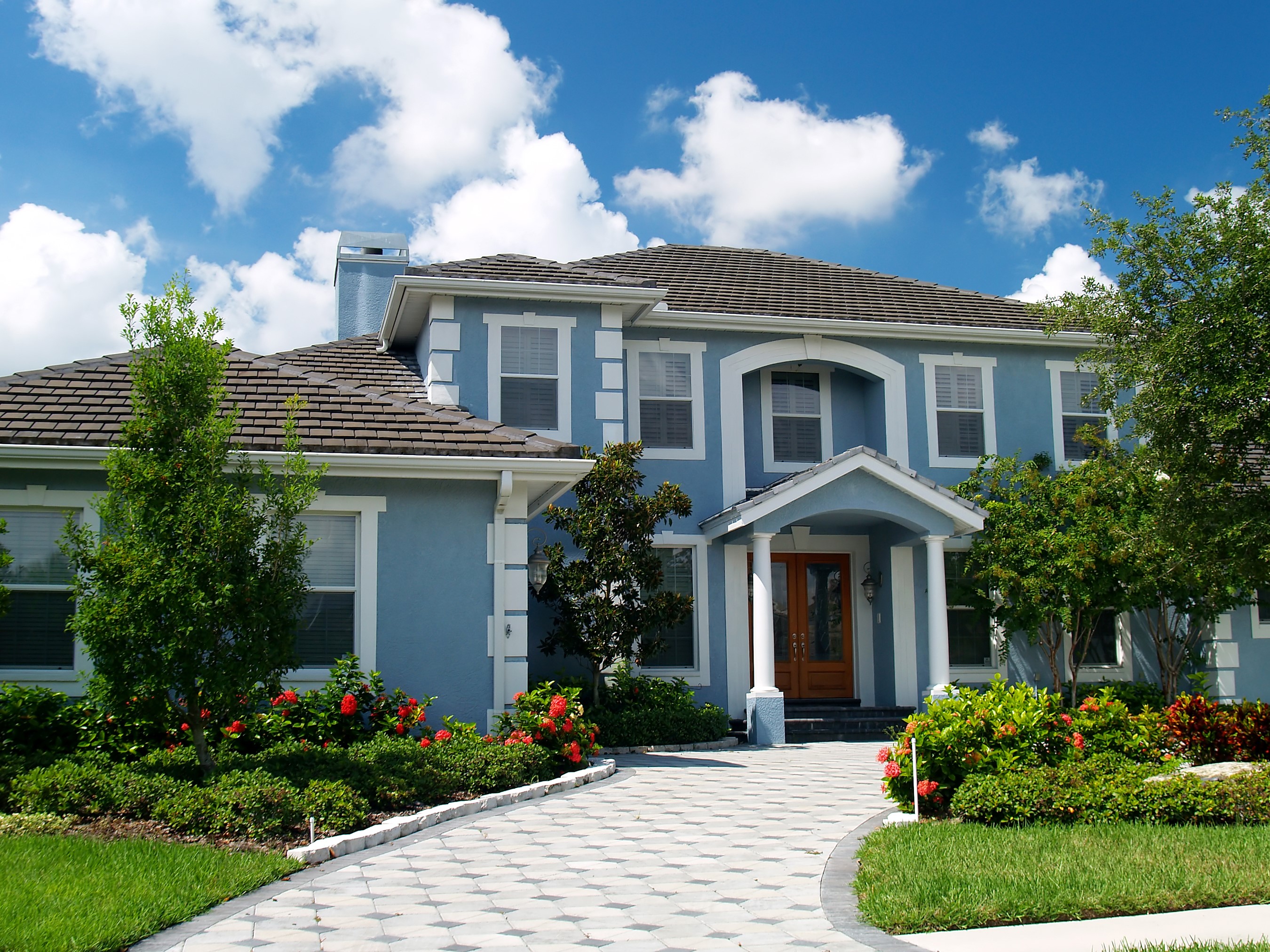 Blue Mansion with Paved Driveway and Landscaping HD Wallpaper