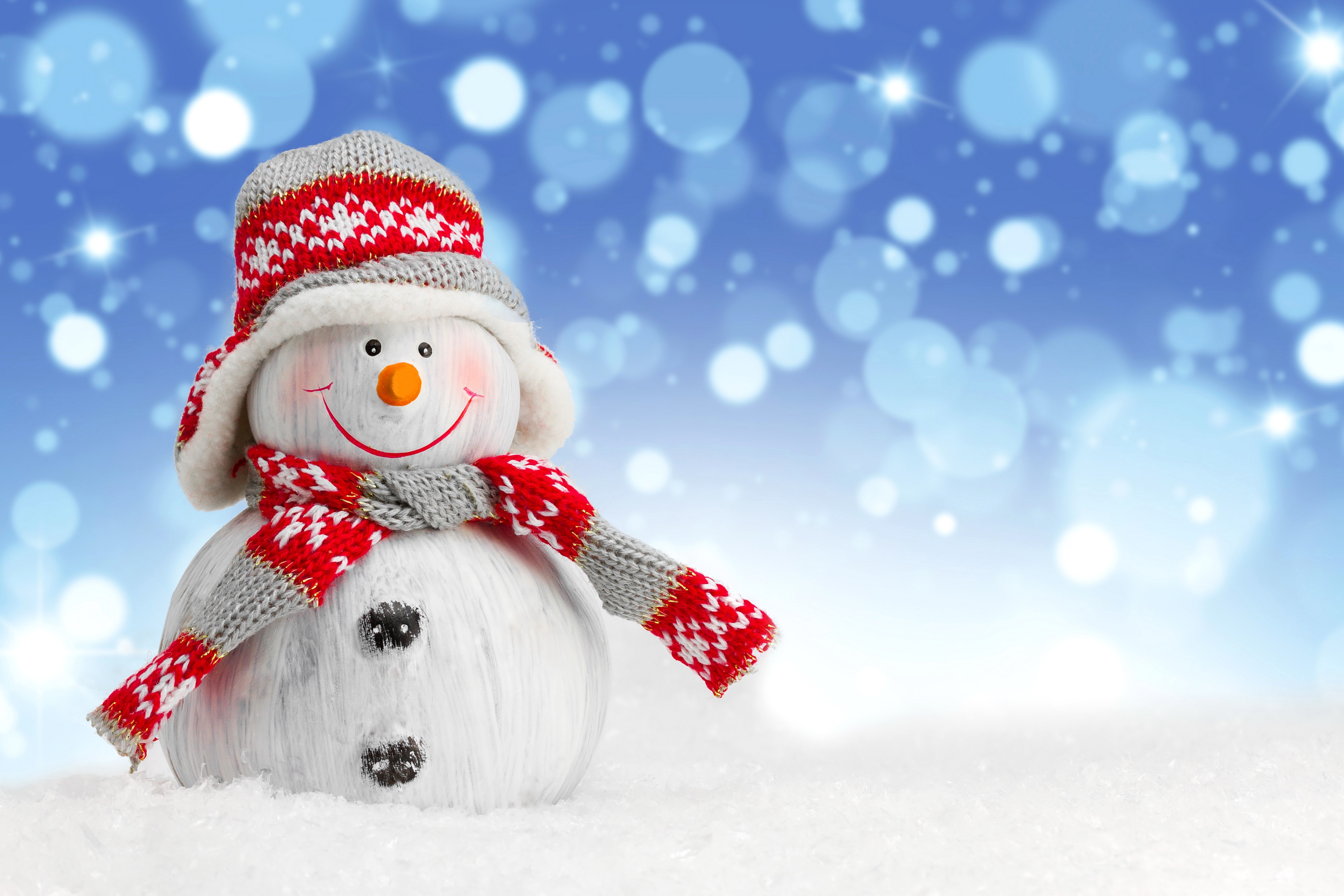 Snowman with Winter Hat and Scarf HD Wallpaper