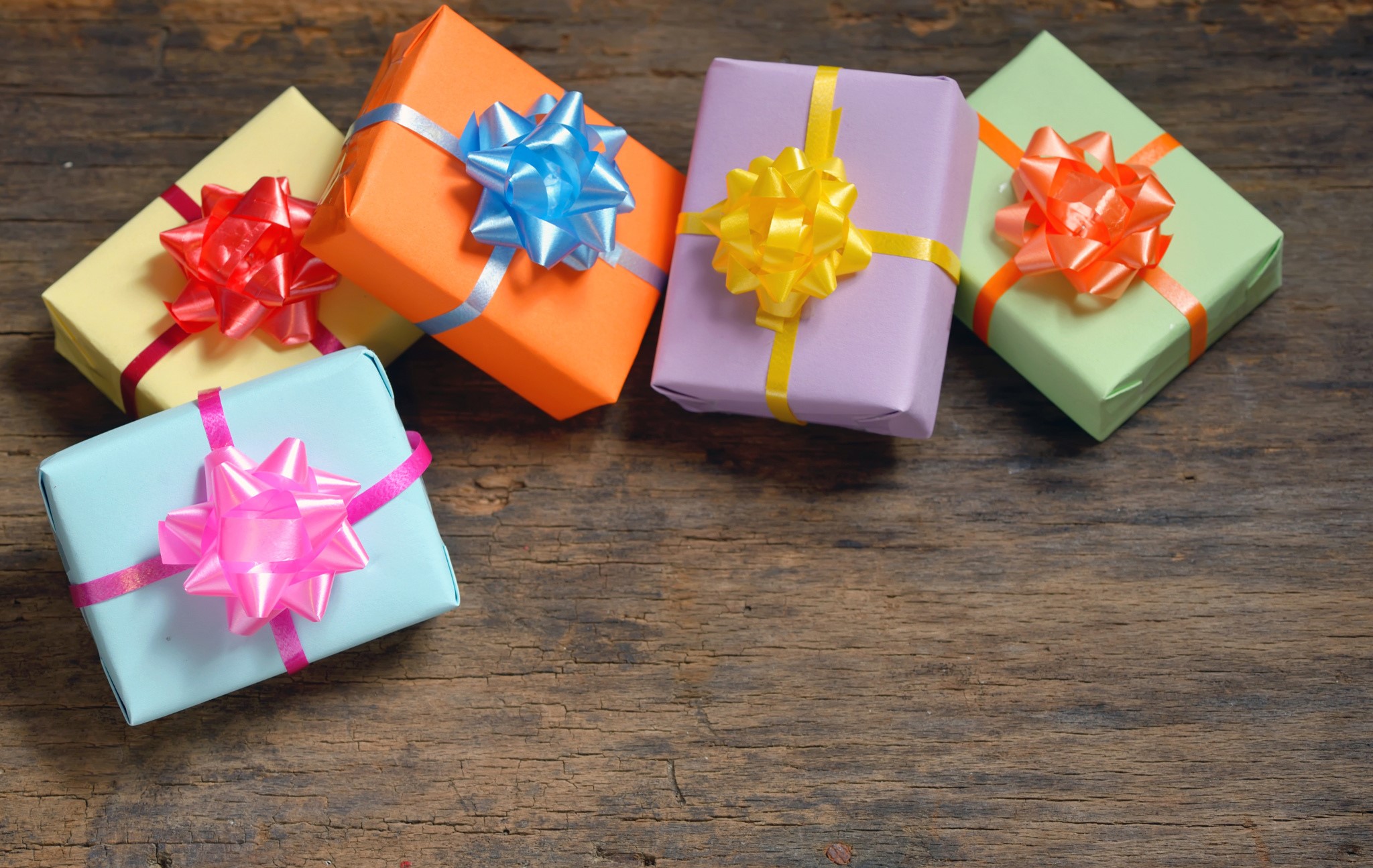 Colorful gift boxes with bows on wooden background HD Wallpaper