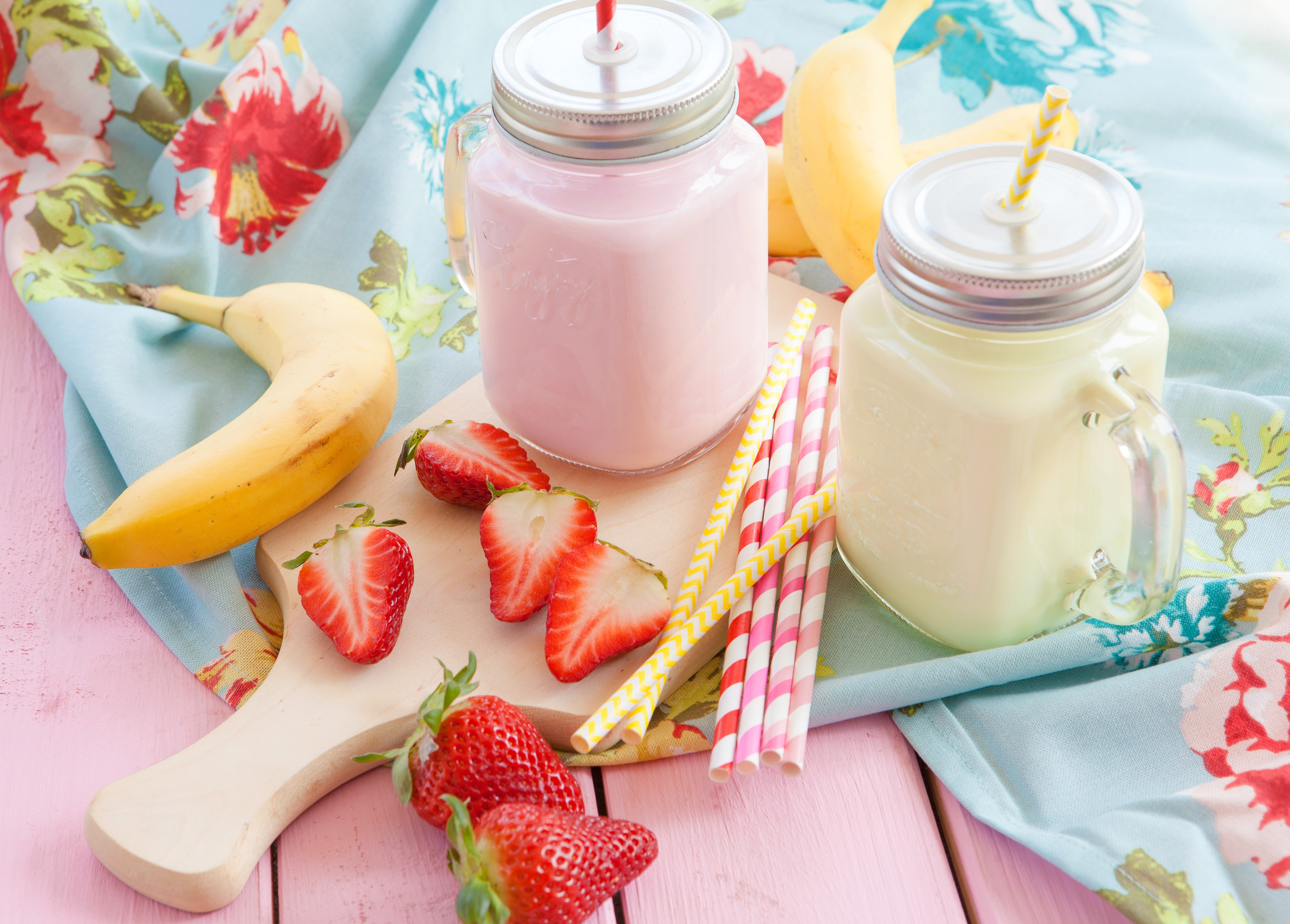 Strawberry Banana Smoothies in Mason Jars HD Wallpaper