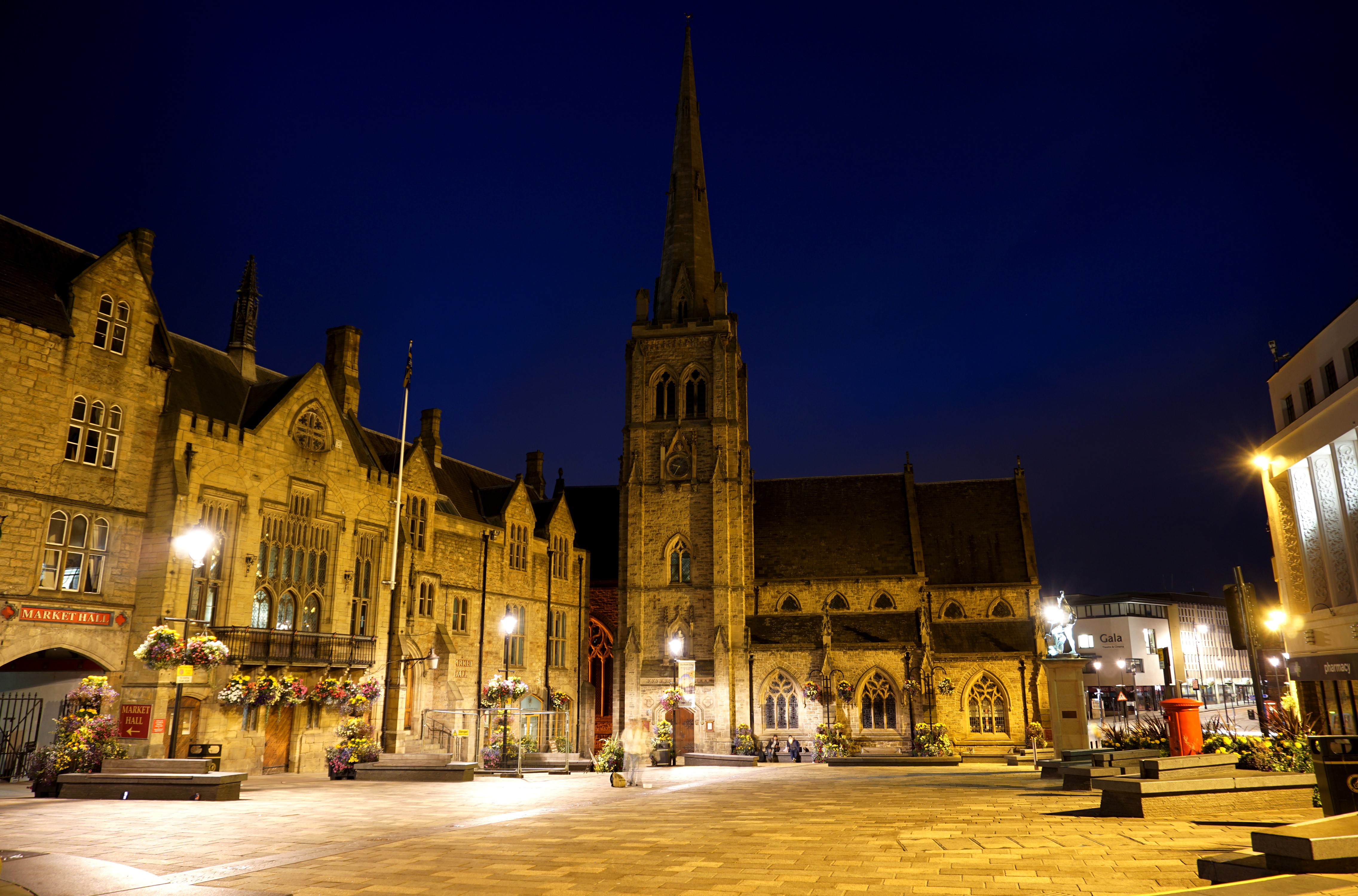 Market Place and St. Nicholas Church at Night HD Wallpaper