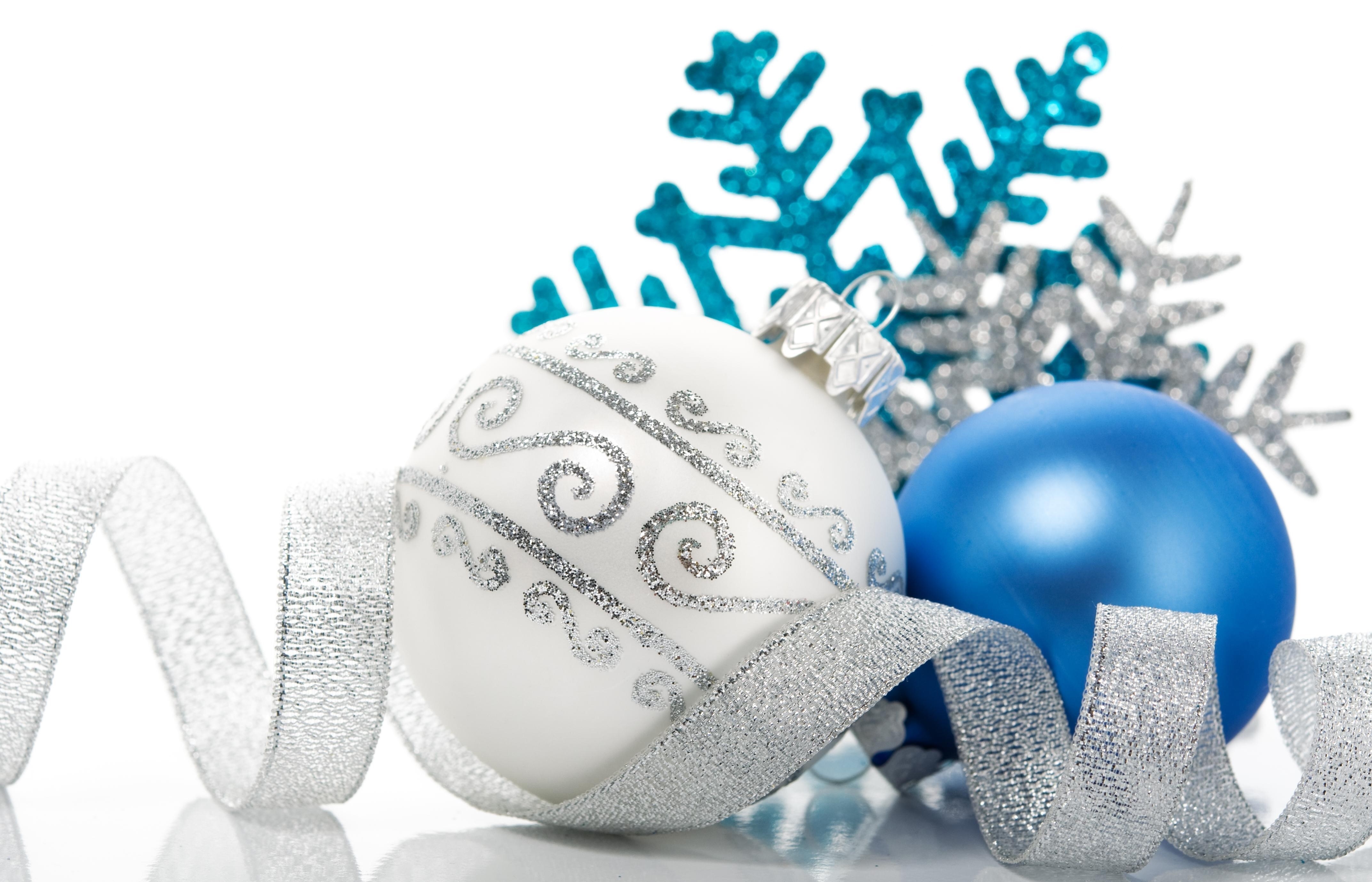 Christmas ornaments with ribbon and snowflakes HD Wallpaper