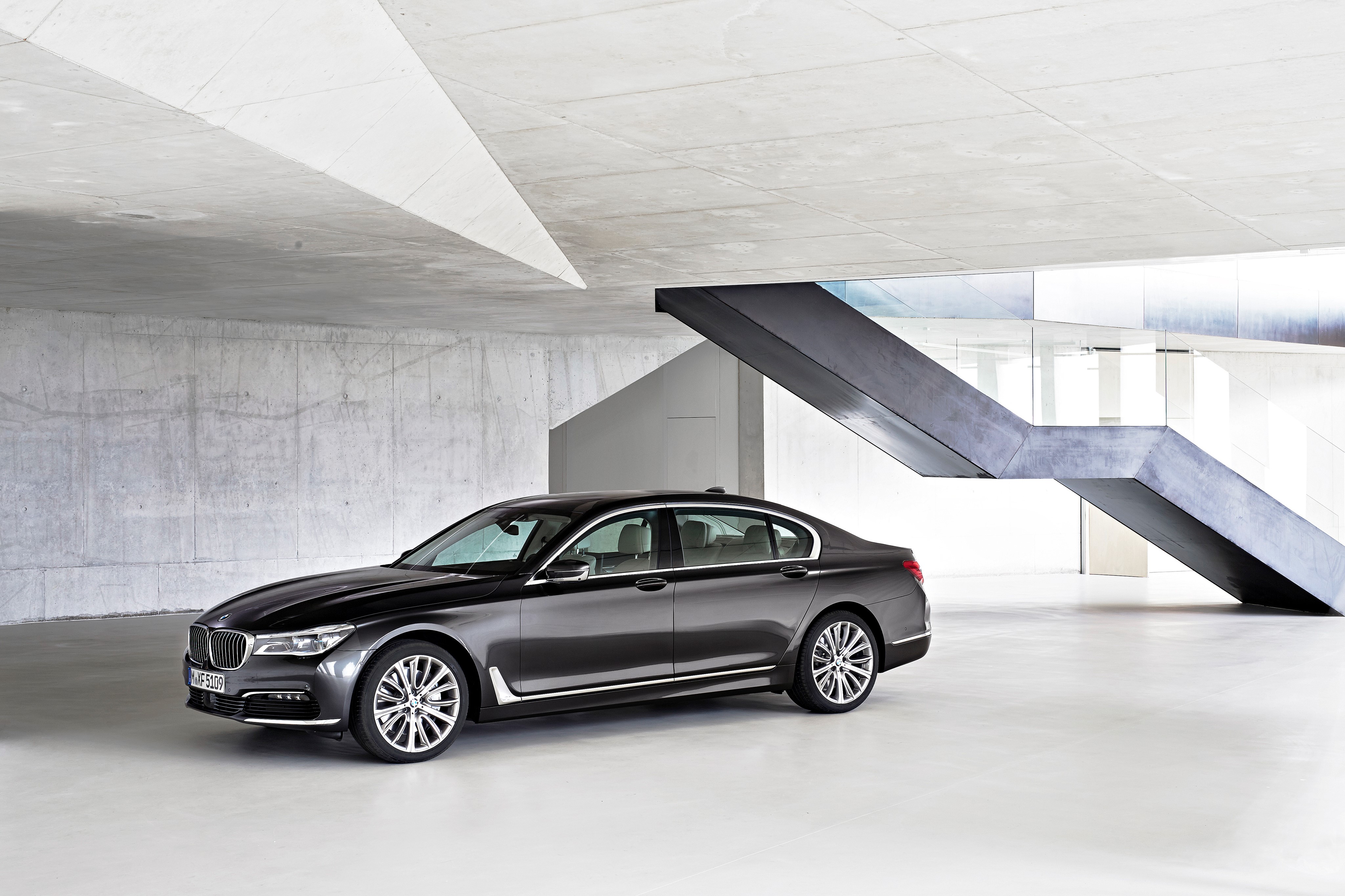 4K 2015 BMW 750Li xDrive G12 HD Wallpaper