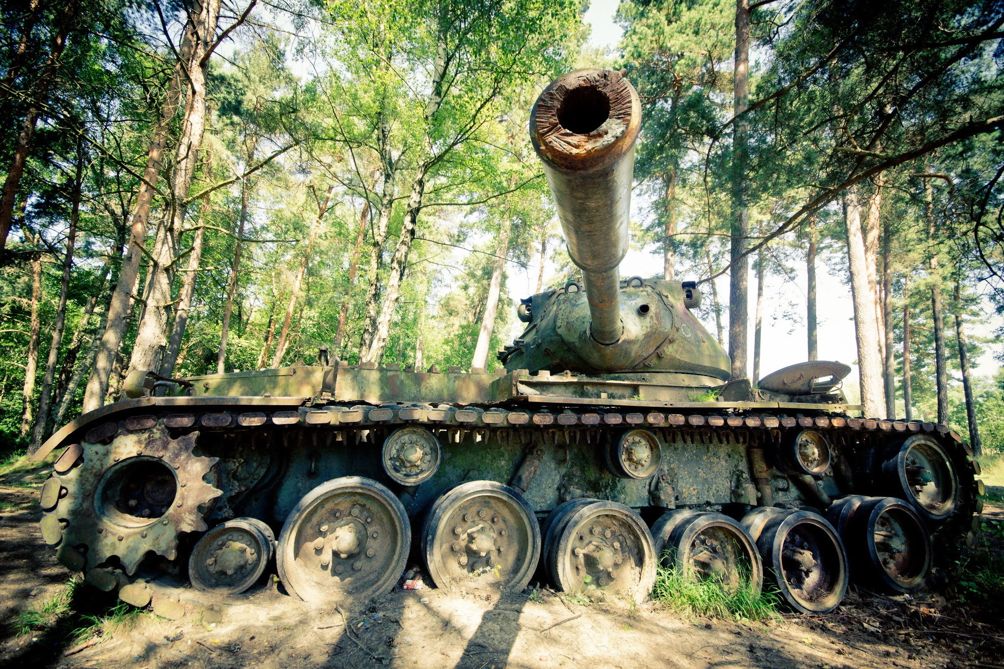 Abandoned tank in a forest HD Wallpaper
