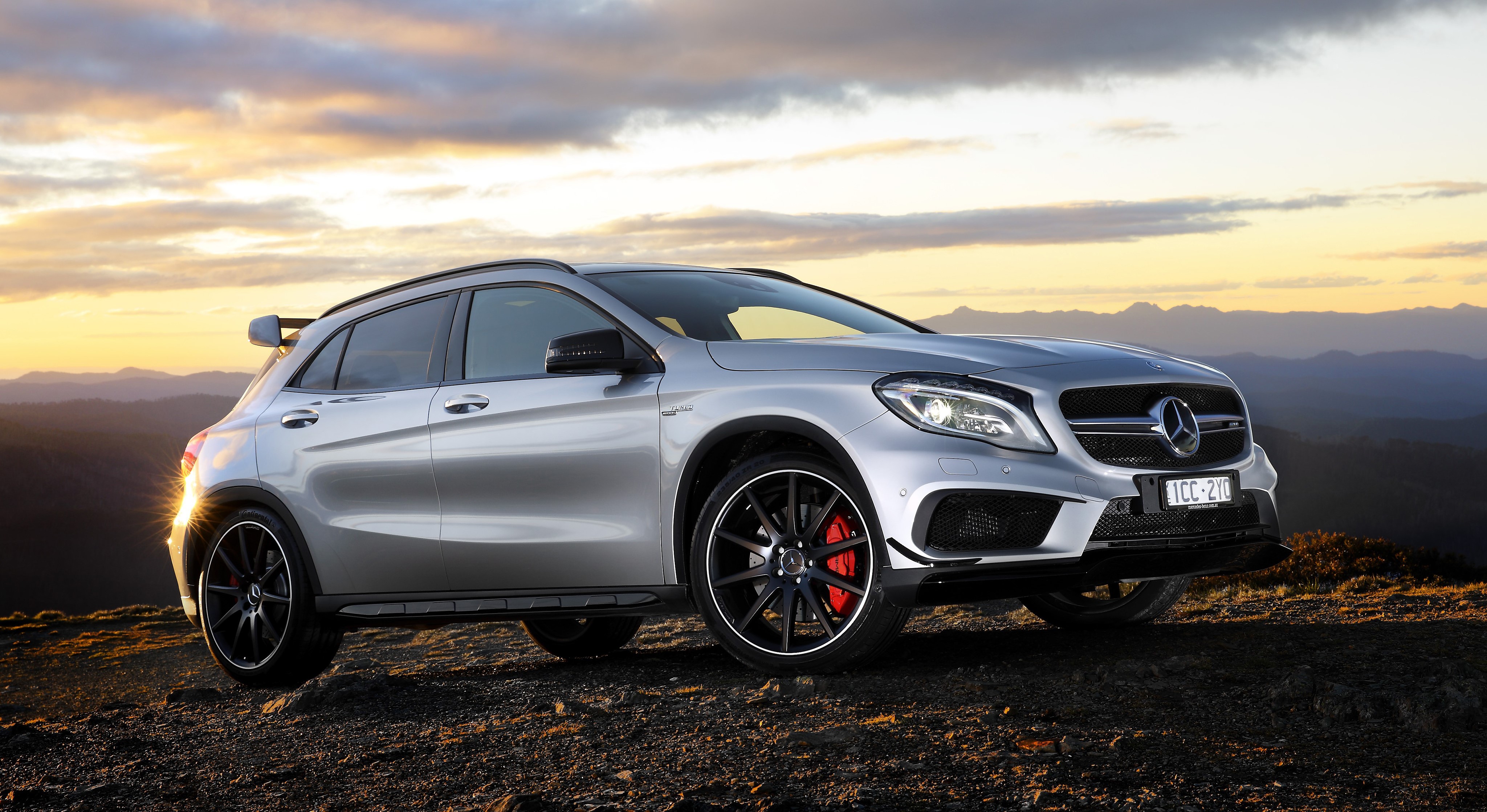 Silver Mercedes-Benz GLA-class AMG 4MATIC X156 HD Wallpaper