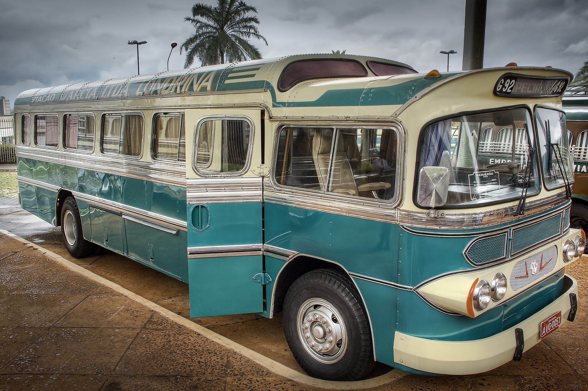 Vintage GMC ODC-210 Bus HD Wallpaper