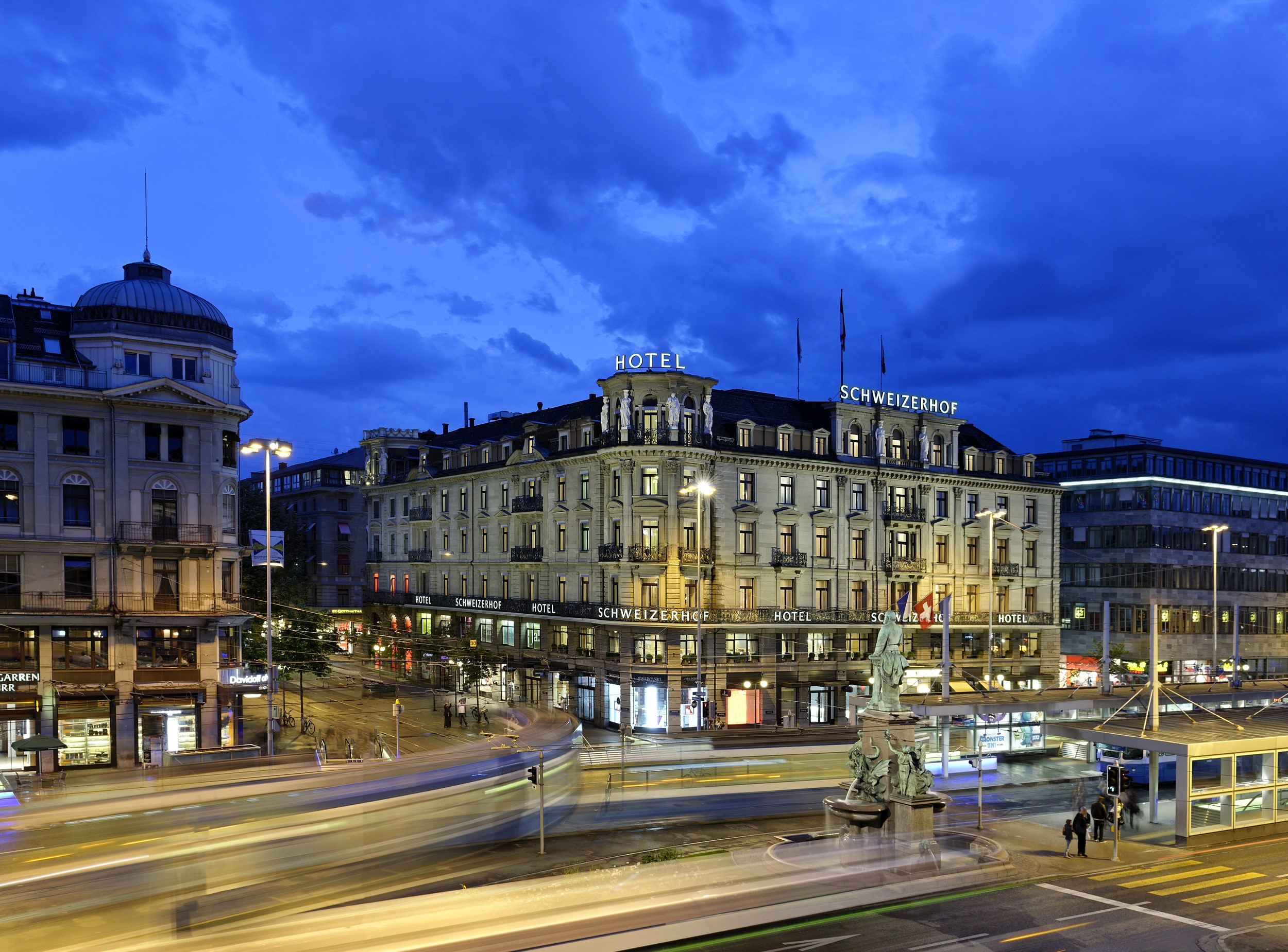 Hotel Schweizerhof Zurich at dusk with light trails HD Wallpaper