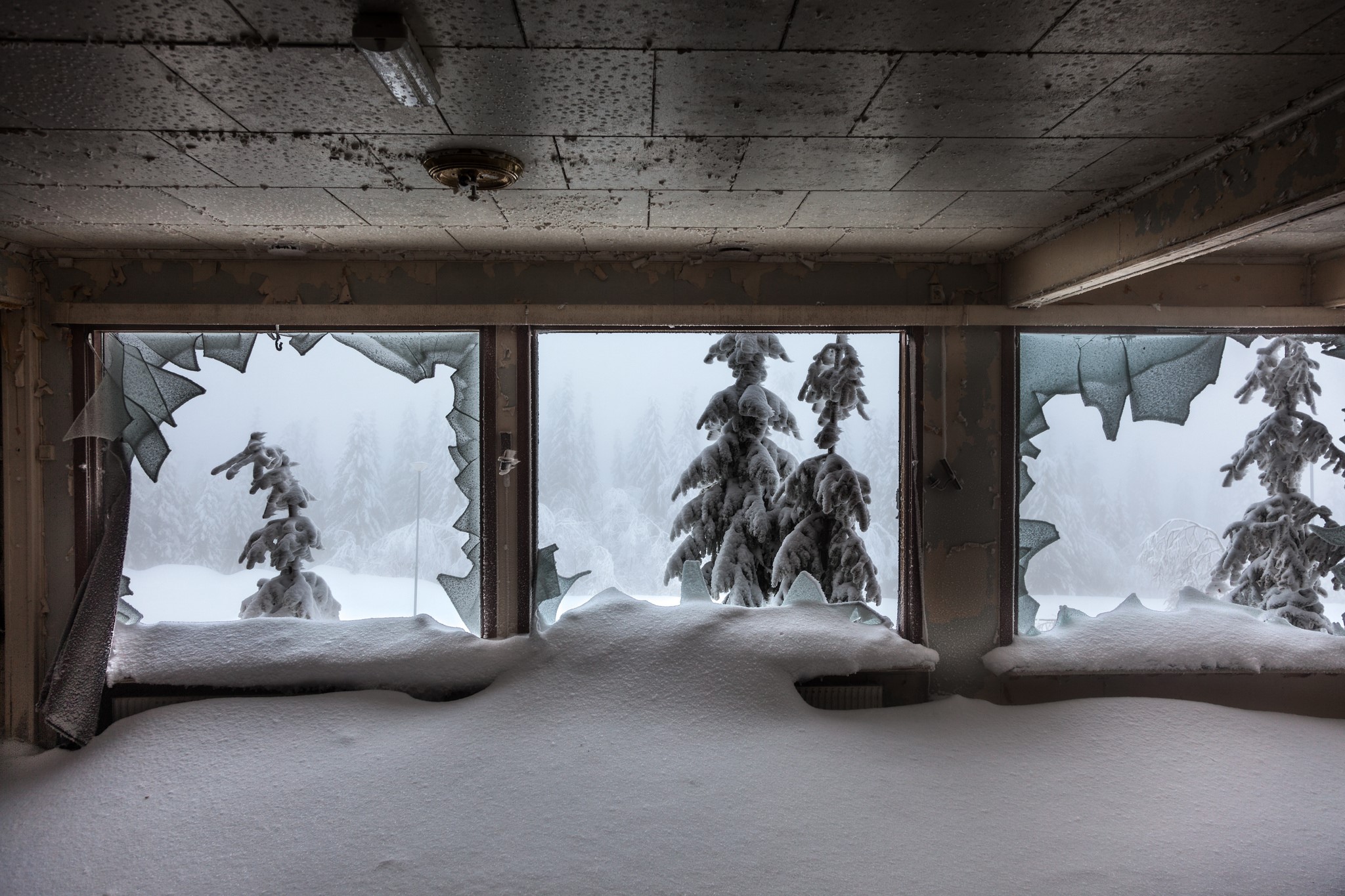 Abandoned room with broken windows and snow HD Wallpaper