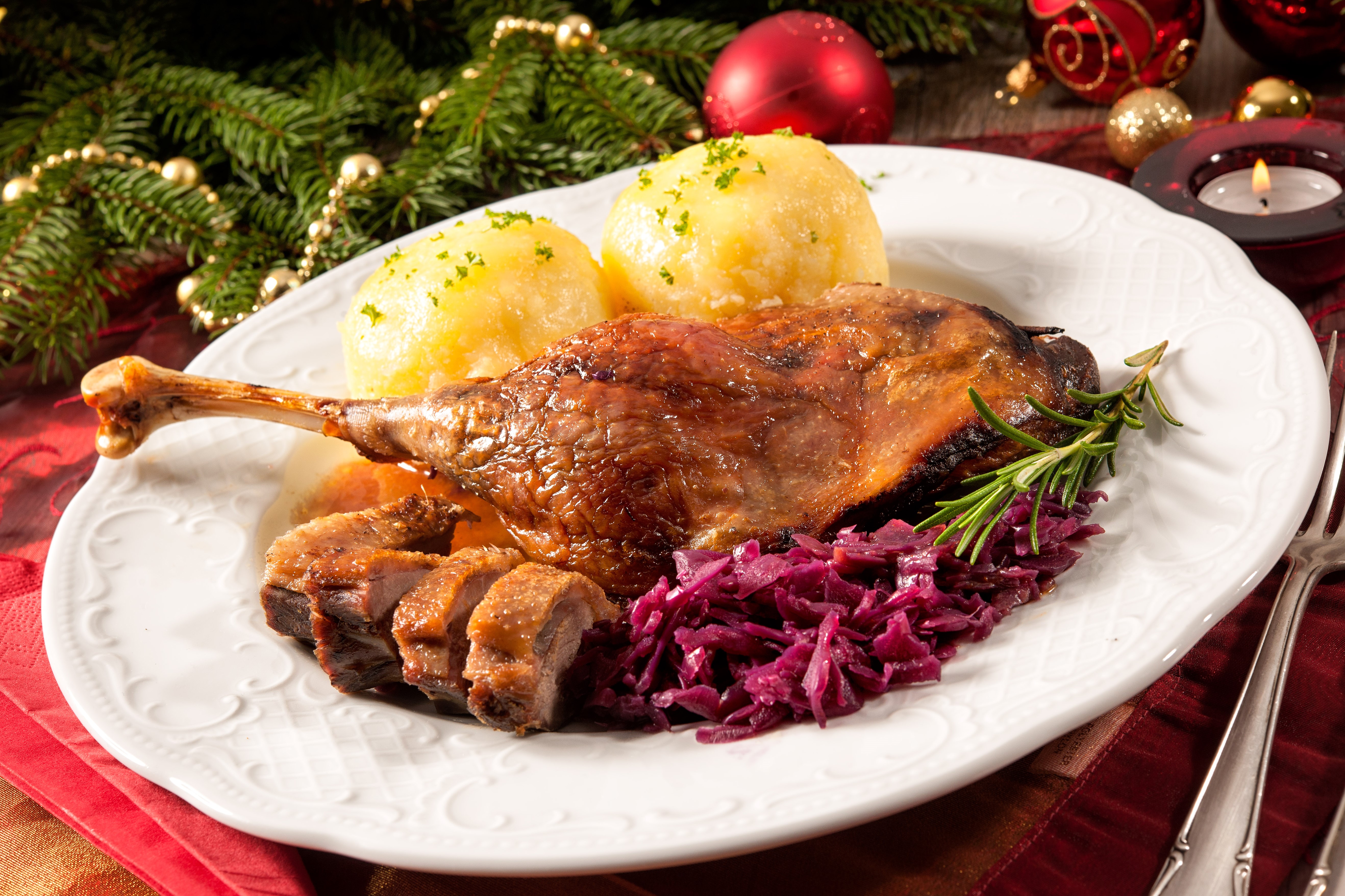 Roast Duck with Dumplings and Red Cabbage HD Wallpaper