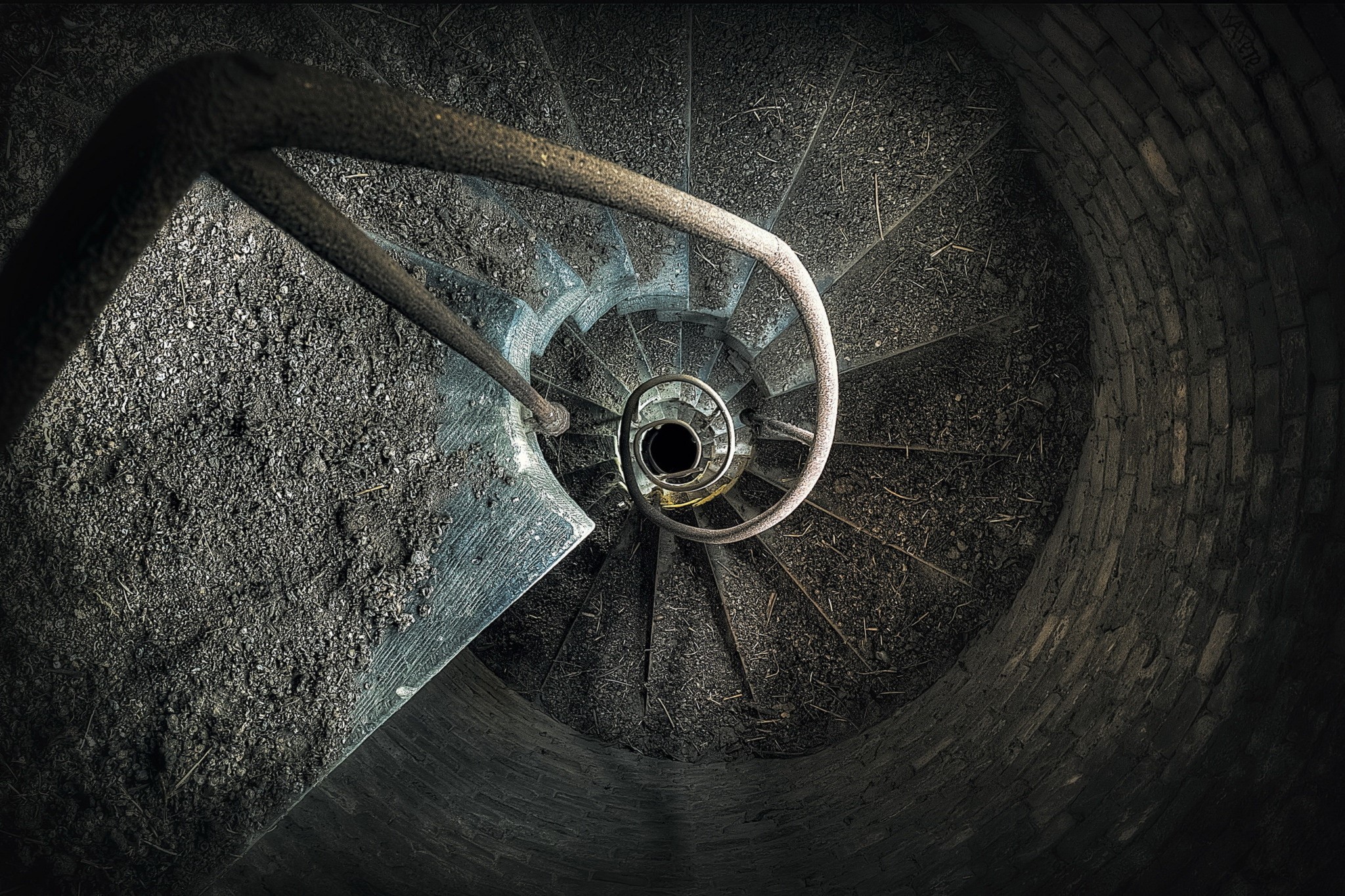 Spiral staircase in a dark, abandoned well HD Wallpaper
