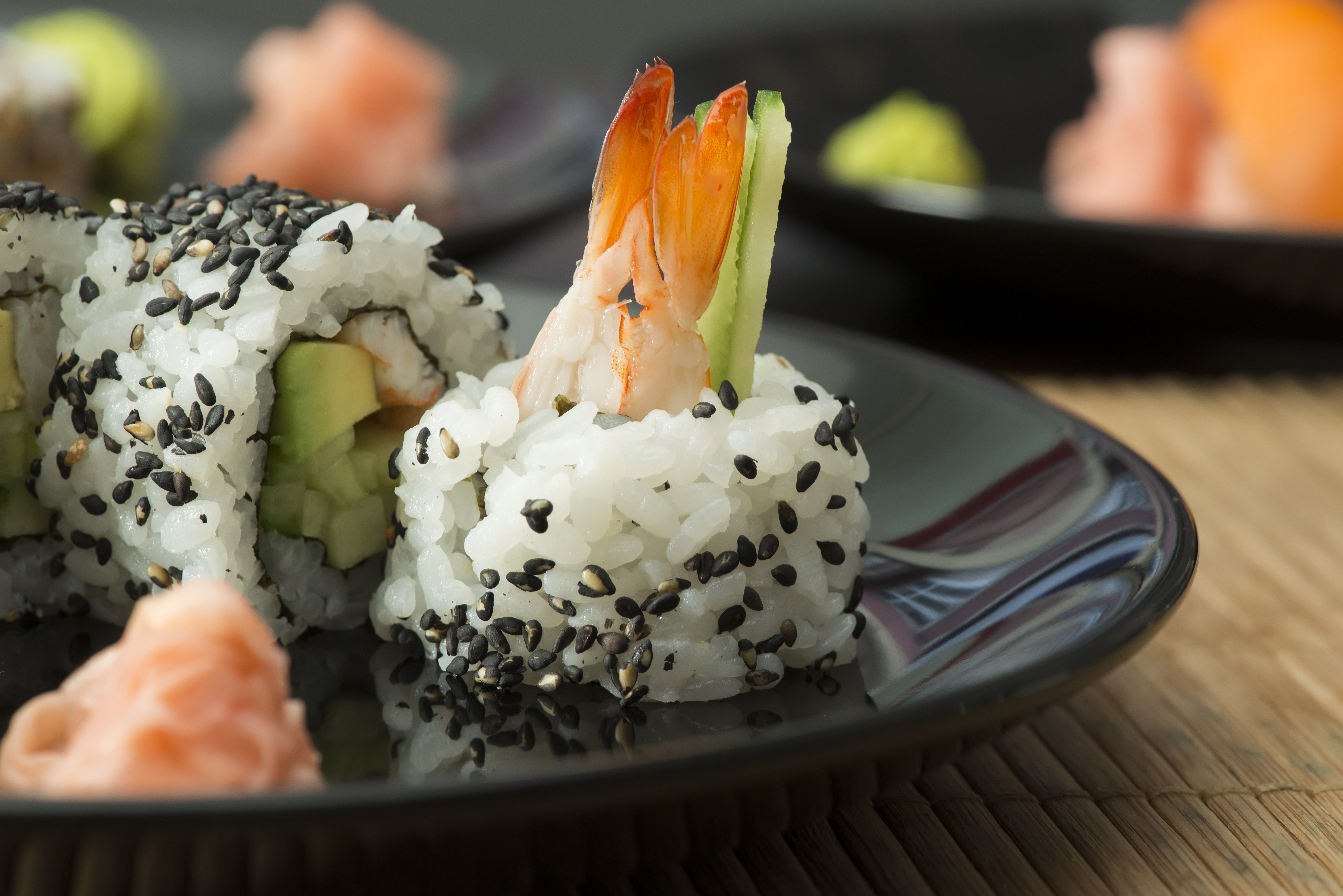 Sushi with shrimp and avocado, close-up HD Wallpaper
