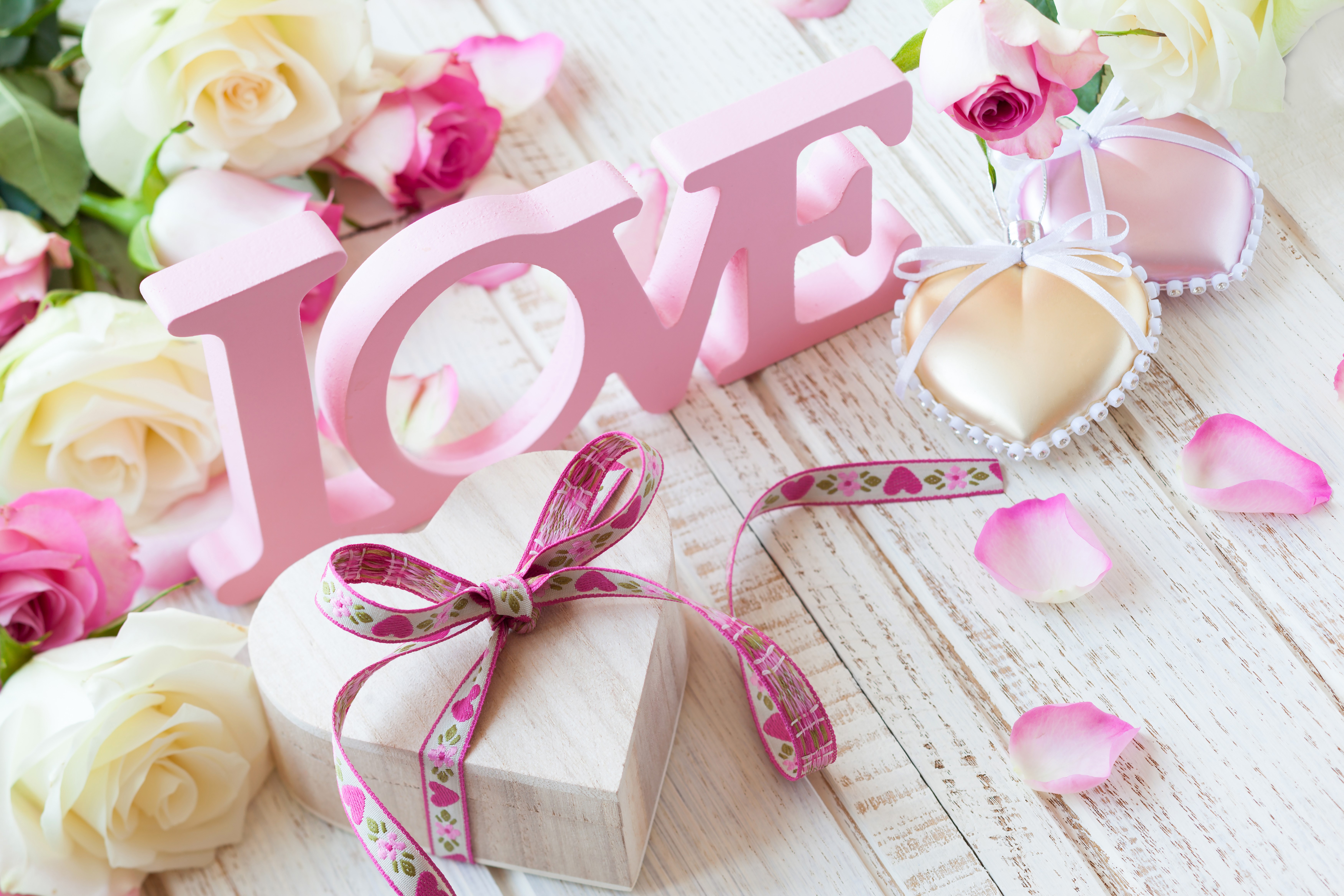 Valentine's Day Love Letters with Roses and Gifts HD Wallpaper