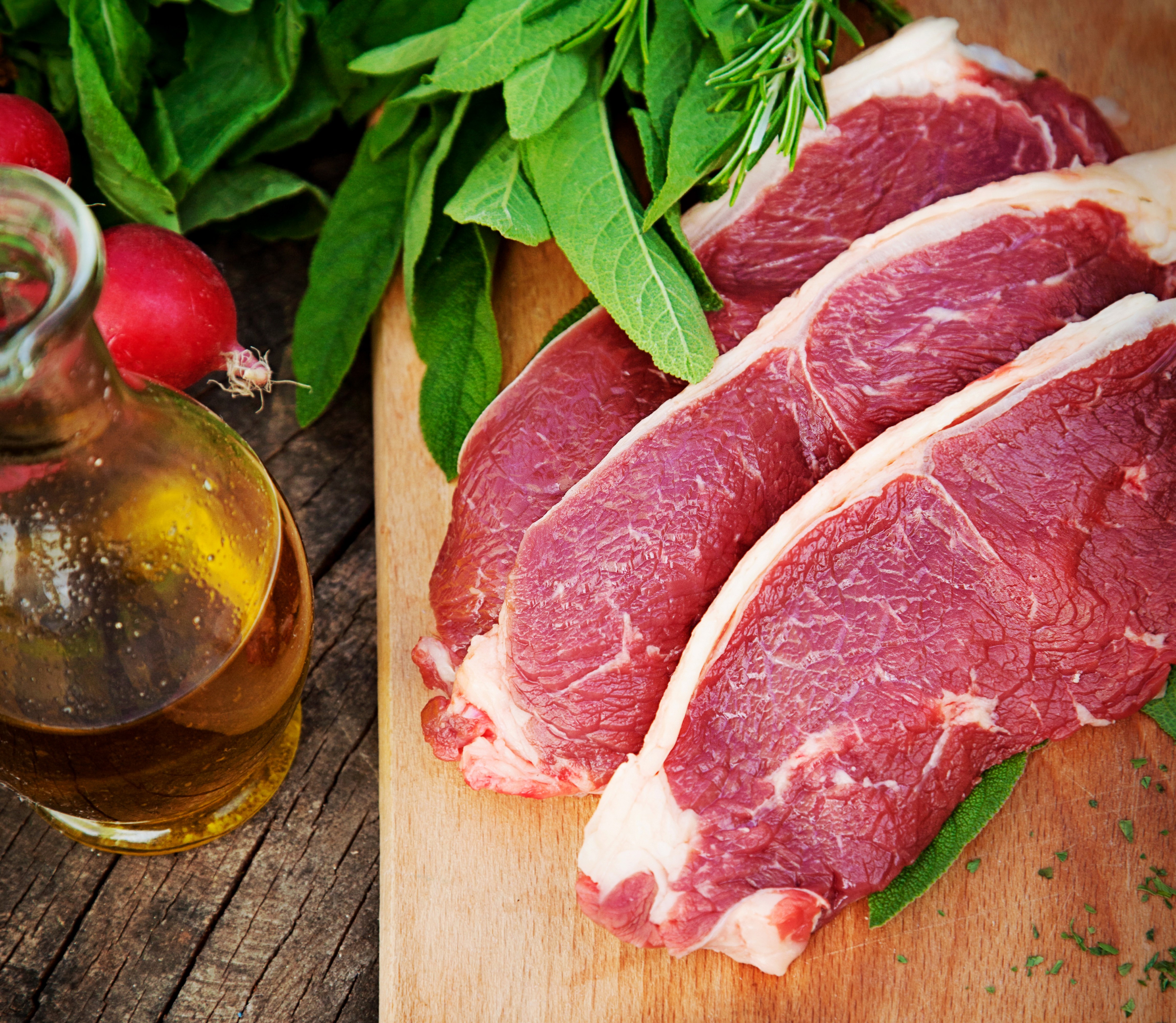 Raw steaks with herbs and oil HD Wallpaper