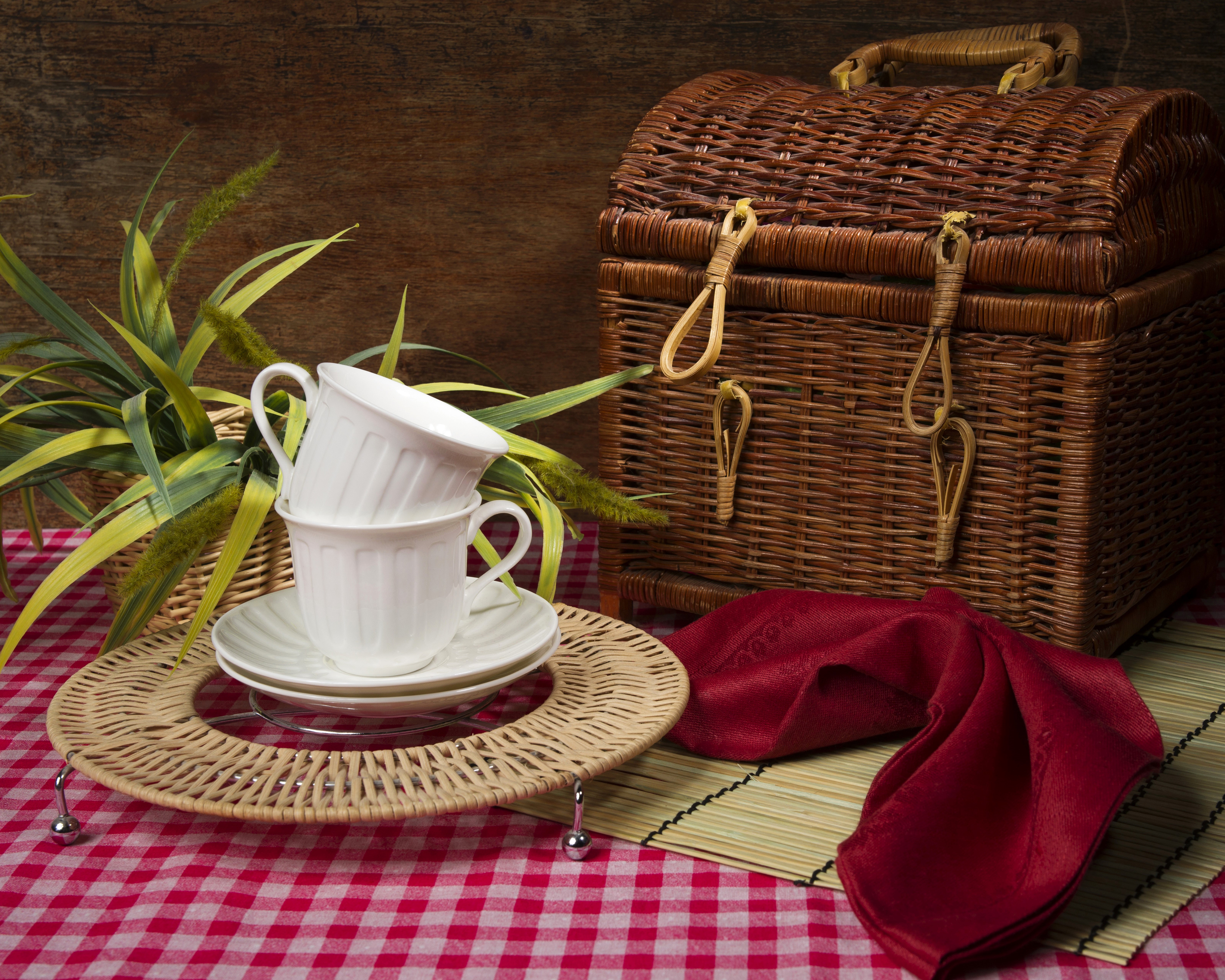 Still-life with cups and wicker basket HD Wallpaper