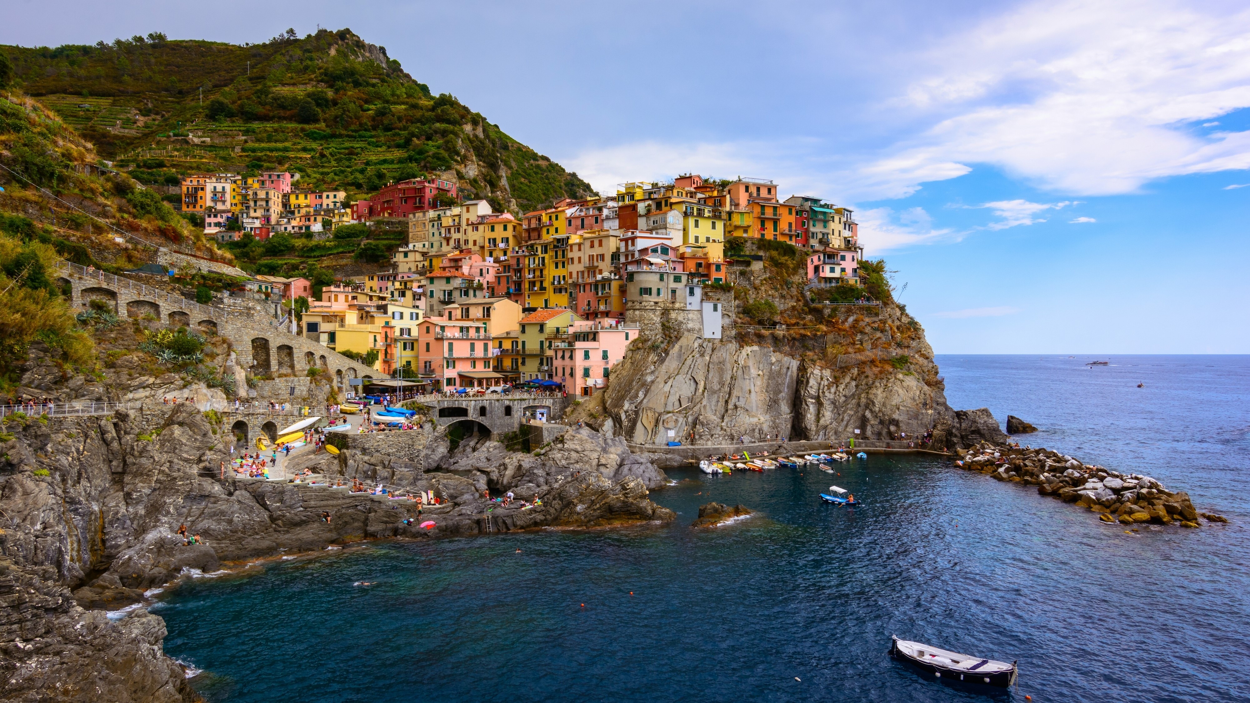 Manarola, Italy: Colorful Houses on a Rocky Coastline HD Wallpaper