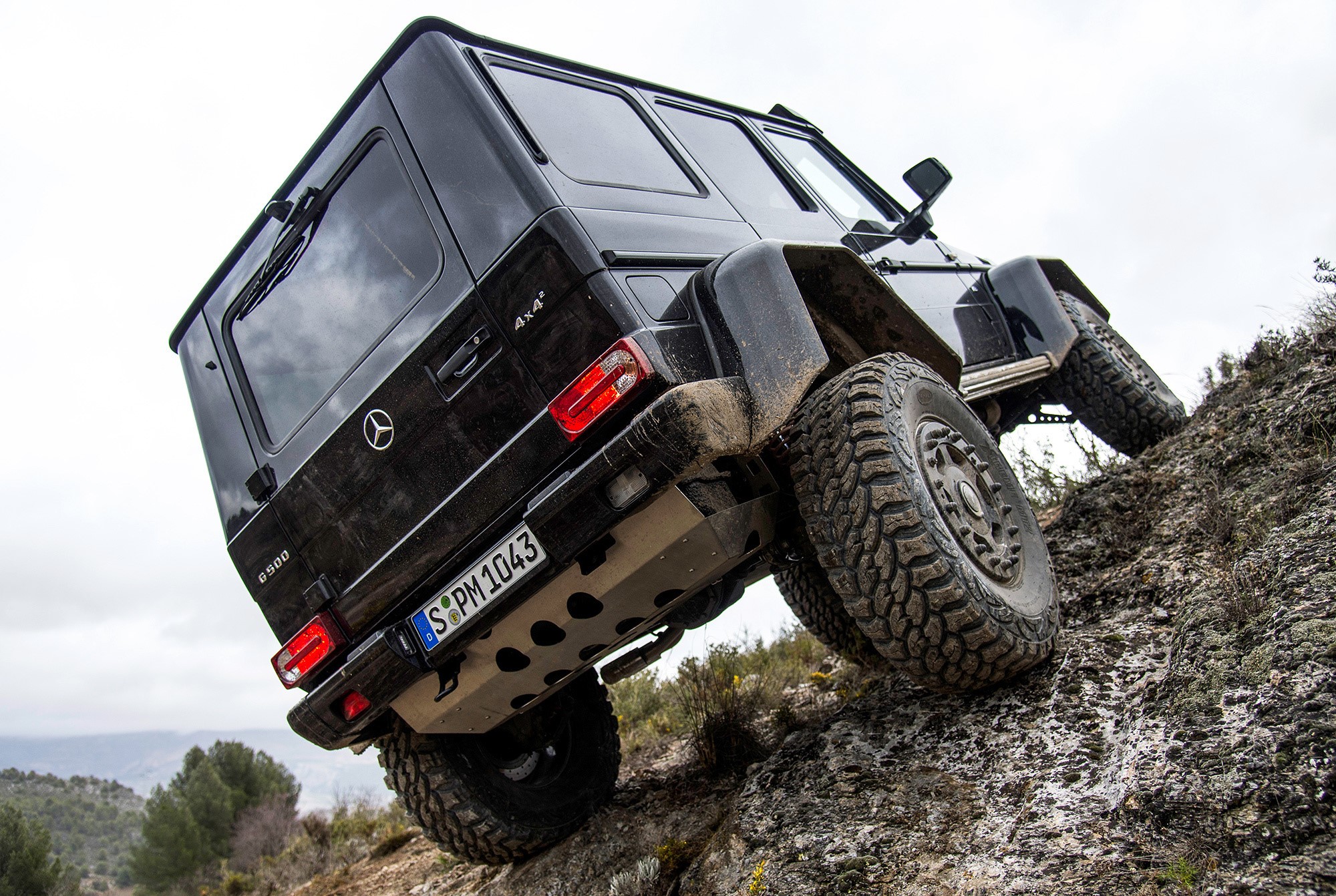 Mercedes-Benz G500 4x4 off-roading HD Wallpaper