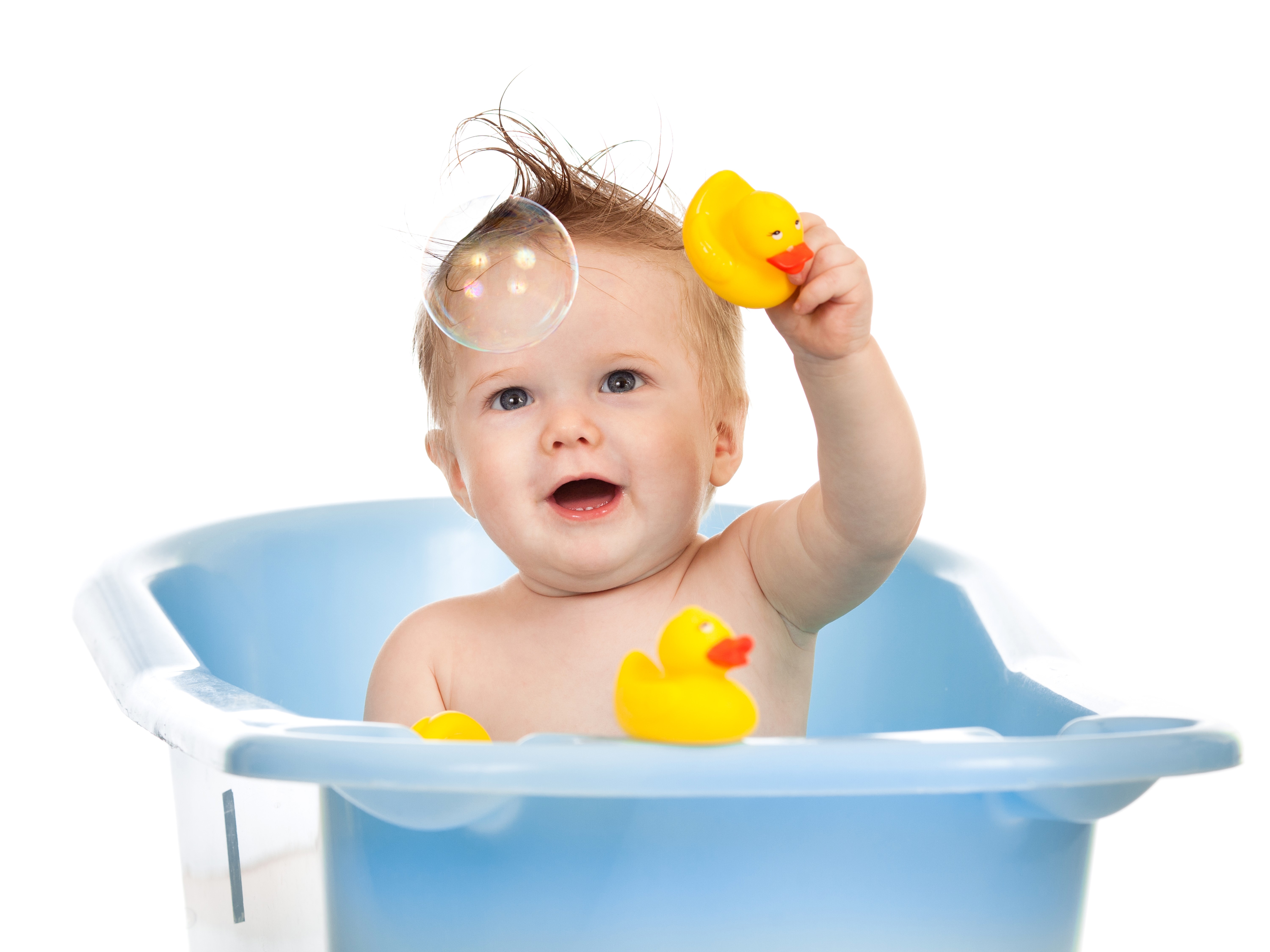 Baby playing with rubber ducks in a bathtub HD Wallpaper