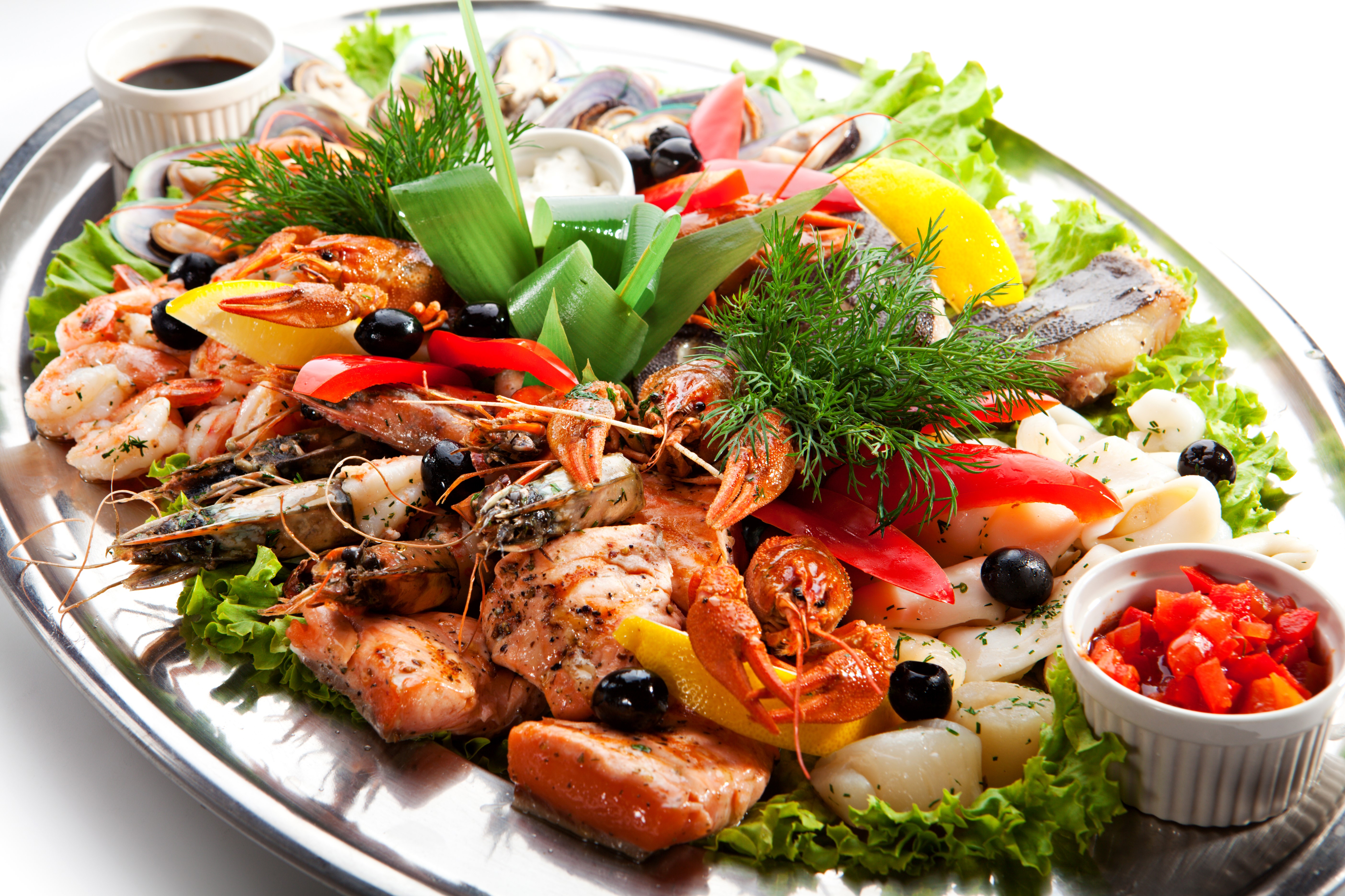 Seafood platter with shrimp, crayfish, fish, and vegetables HD Wallpaper