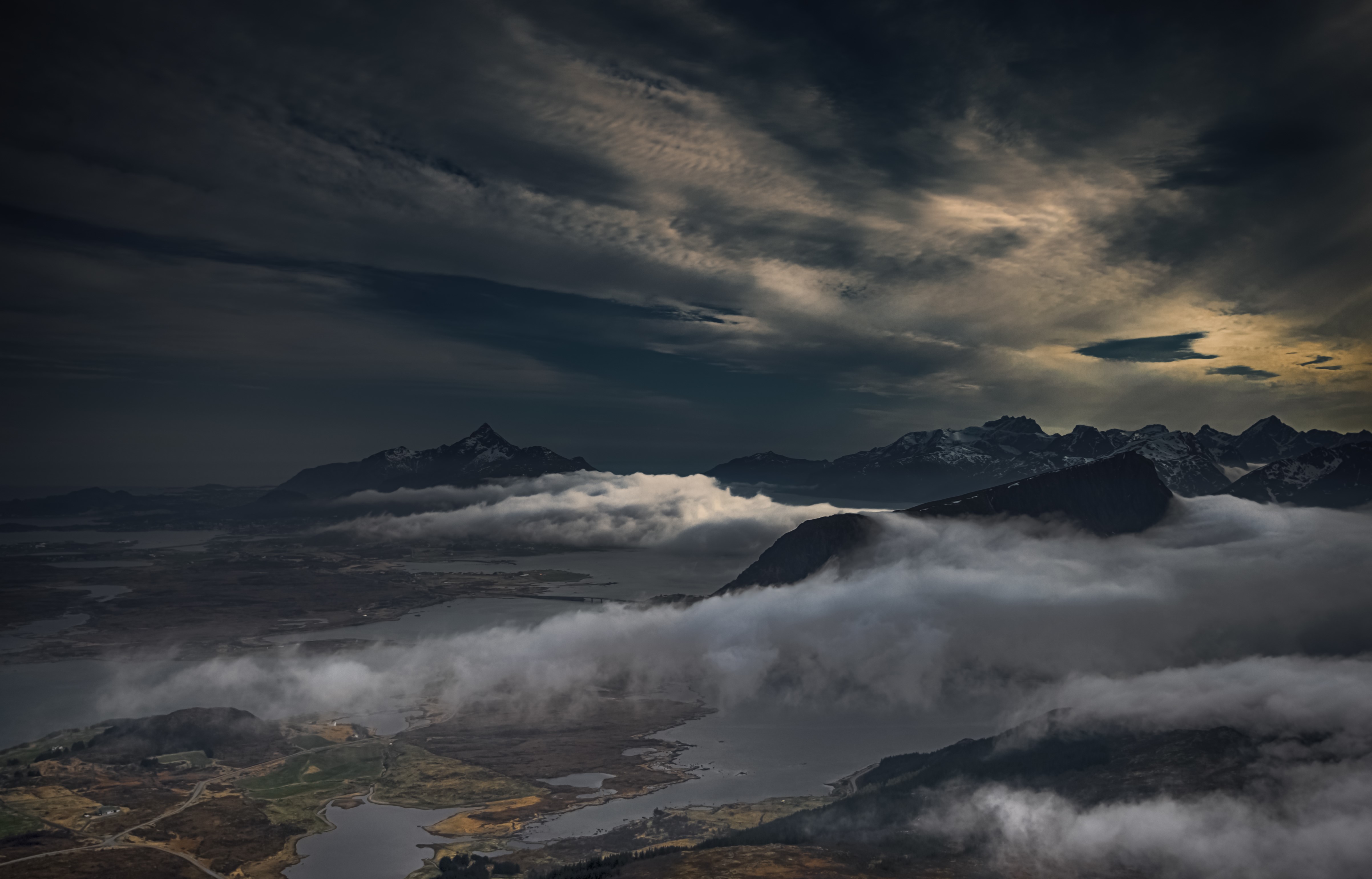4K Mountains and Clouds Scenery HD Wallpaper
