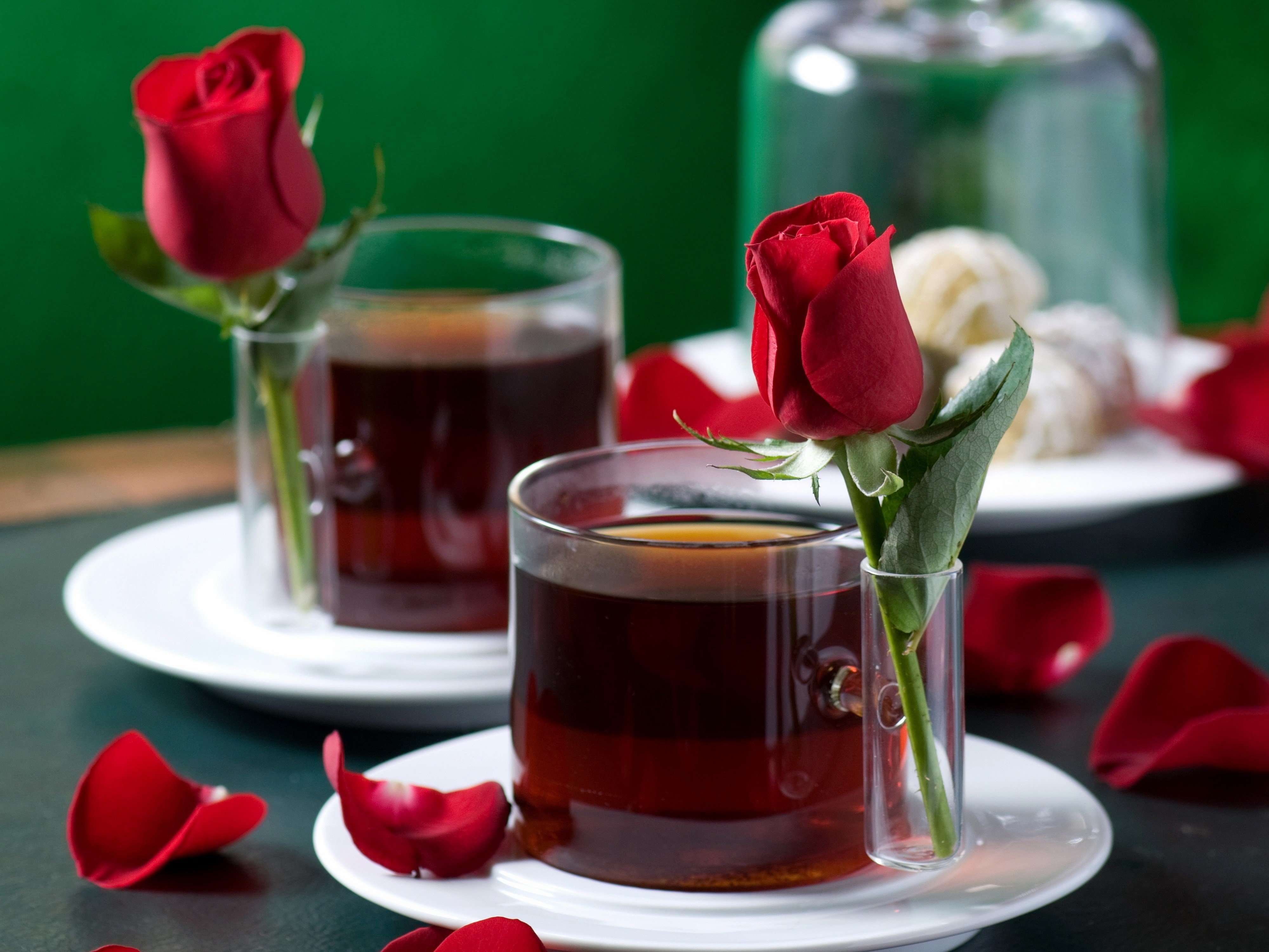 Two cups of tea with roses and cookies HD Wallpaper