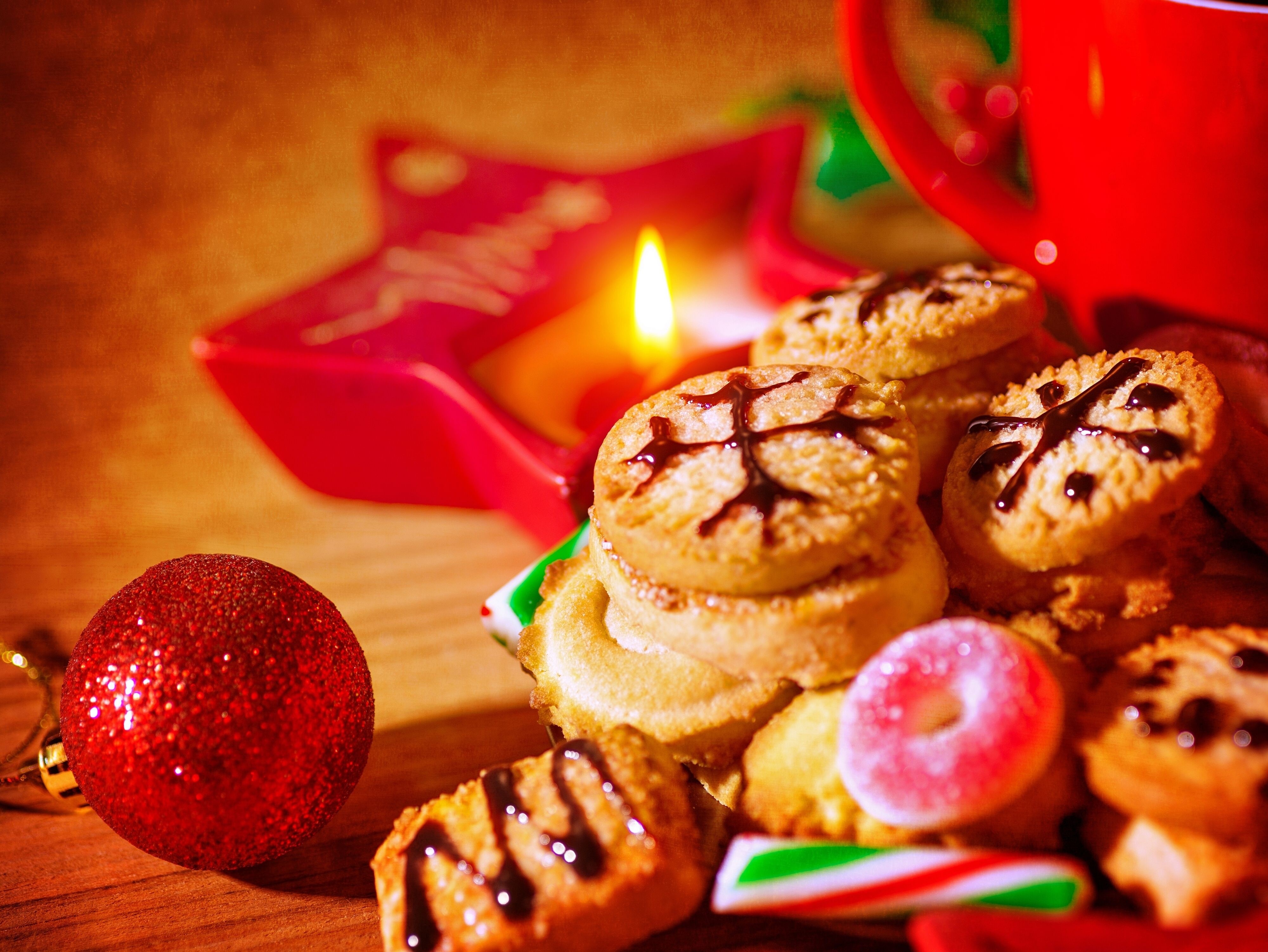 Christmas cookies with red mug and candle HD Wallpaper