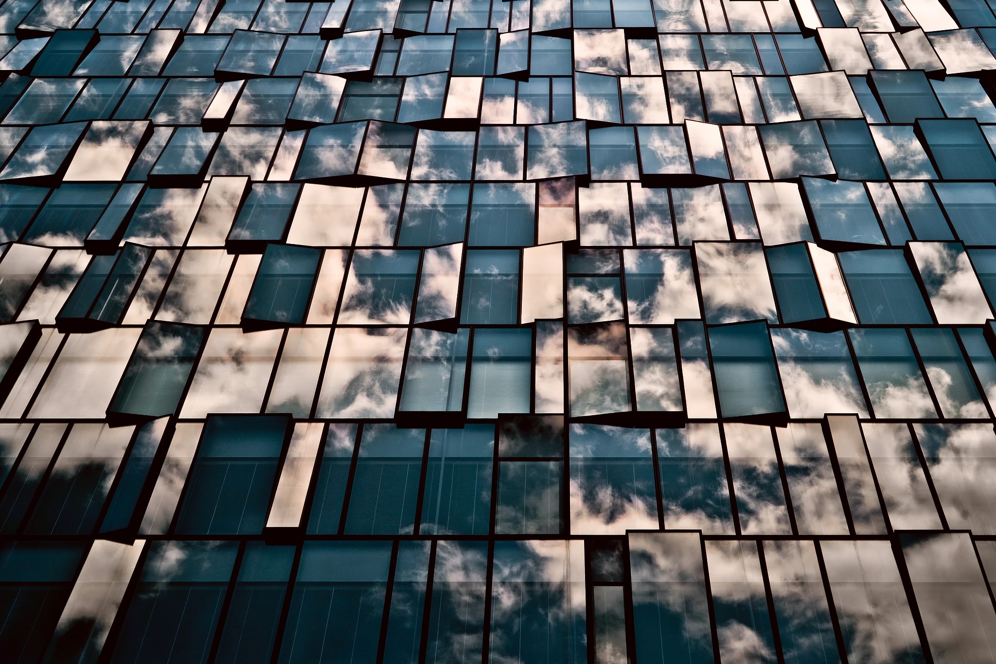 Building facade with reflective glass windows HD Wallpaper
