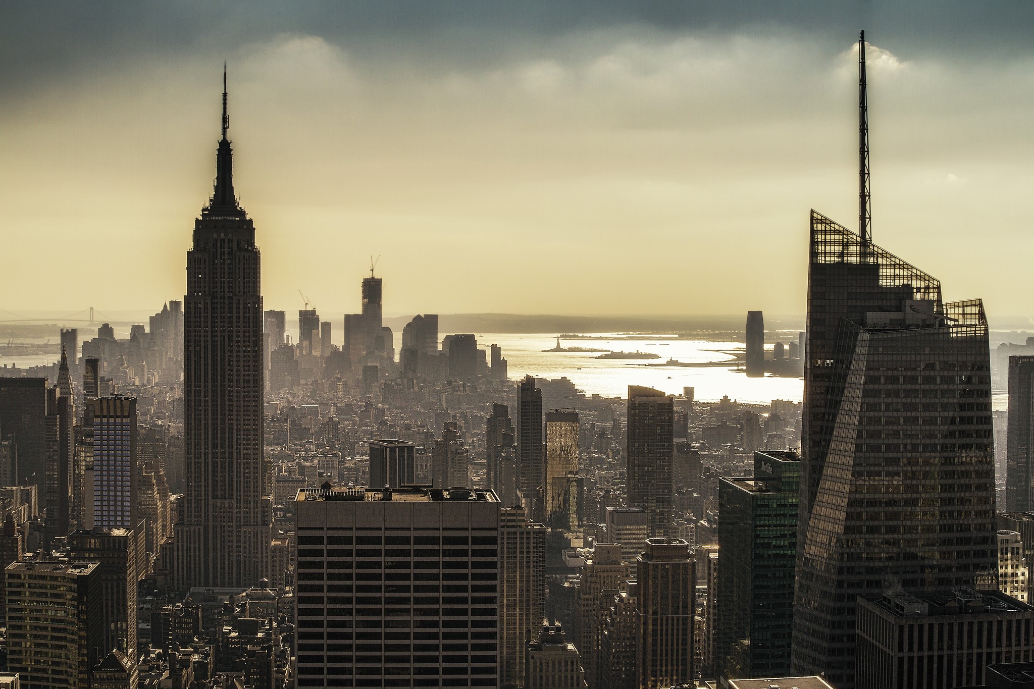 New York City skyline with Empire State Building HD Wallpaper