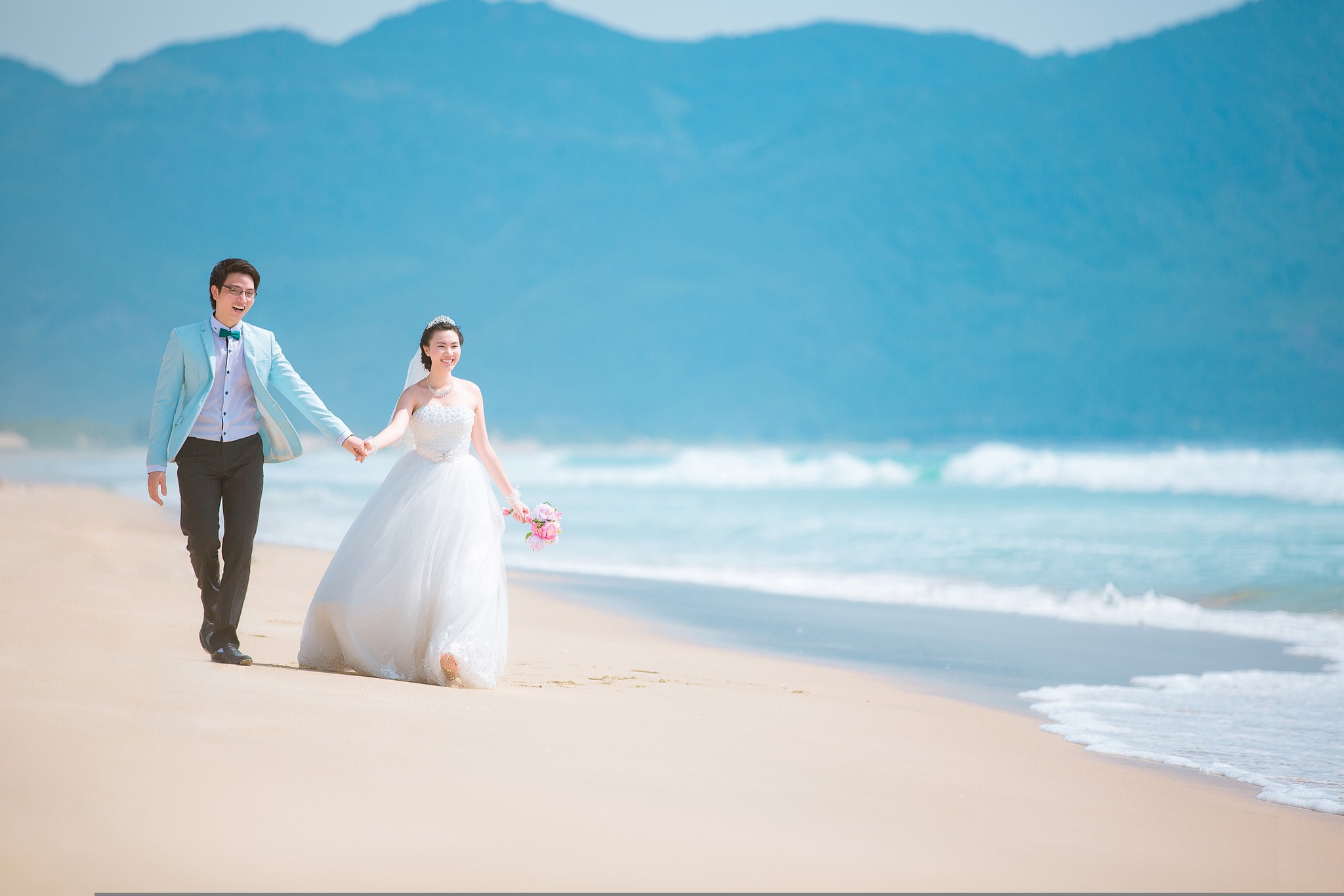 Asian Bride and Groom walking on a beach HD Wallpaper