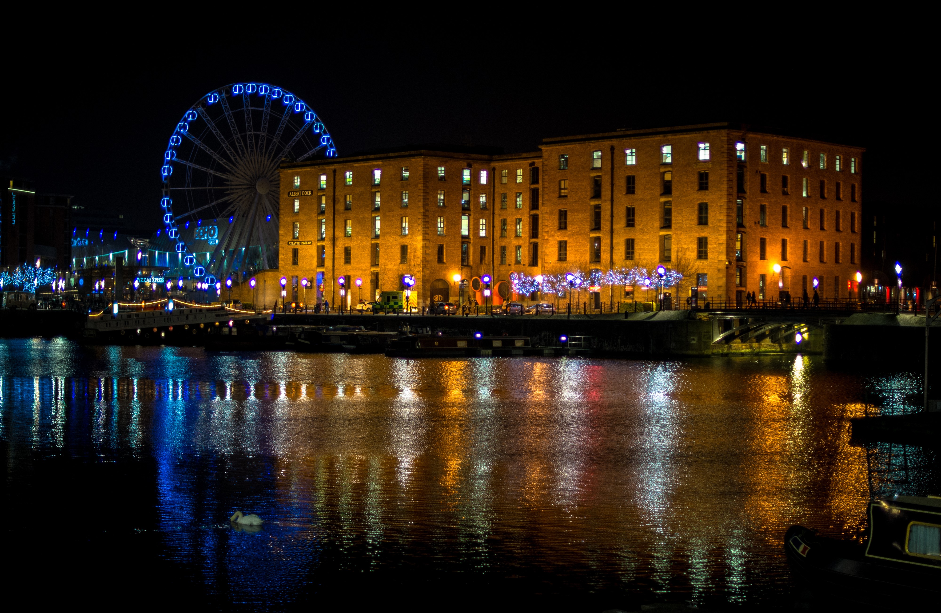 Albert Dock, Liverpool at Night with Ferris Wheel HD Wallpaper