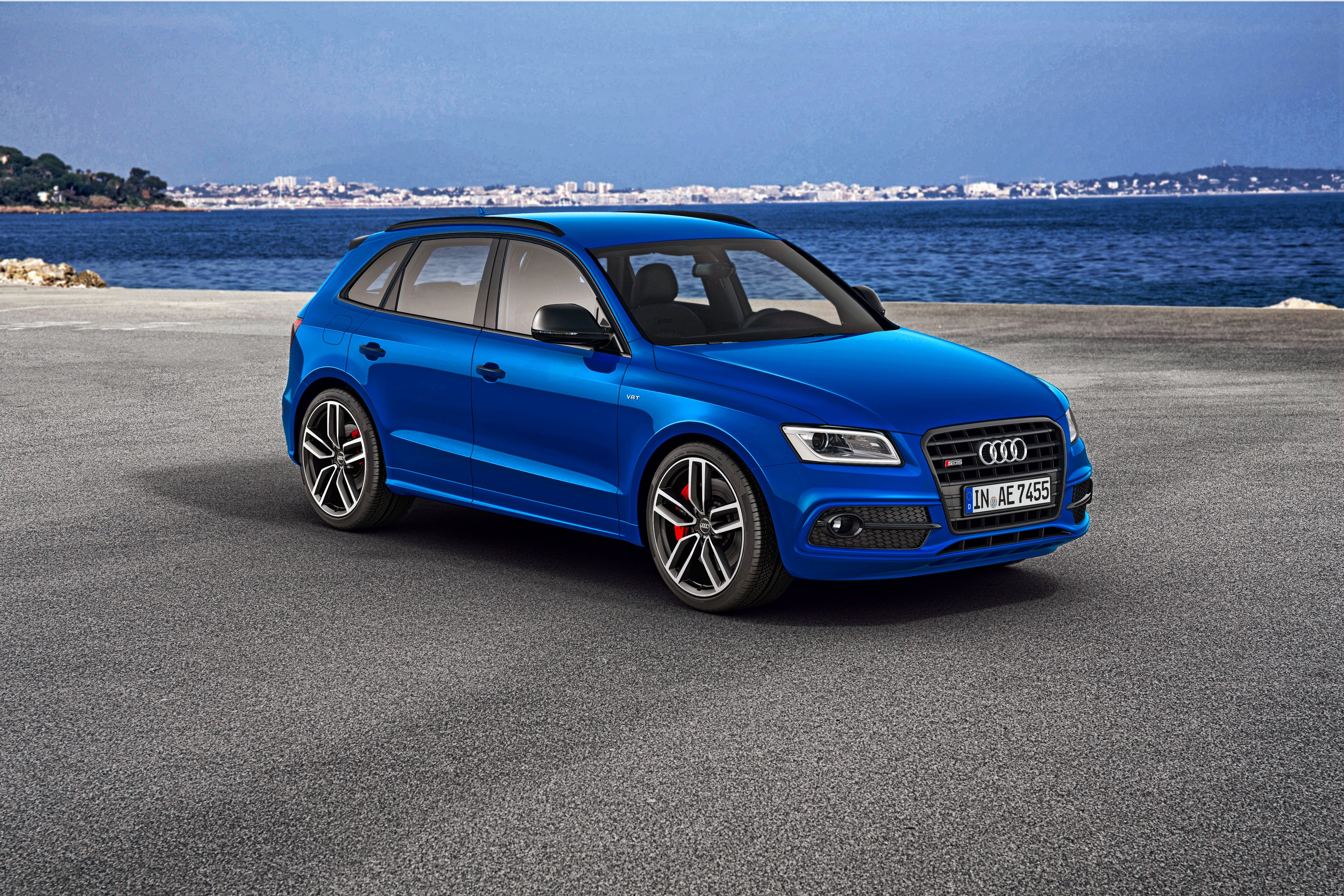 Blue 2015 Audi SQ5 by the Sea HD Wallpaper