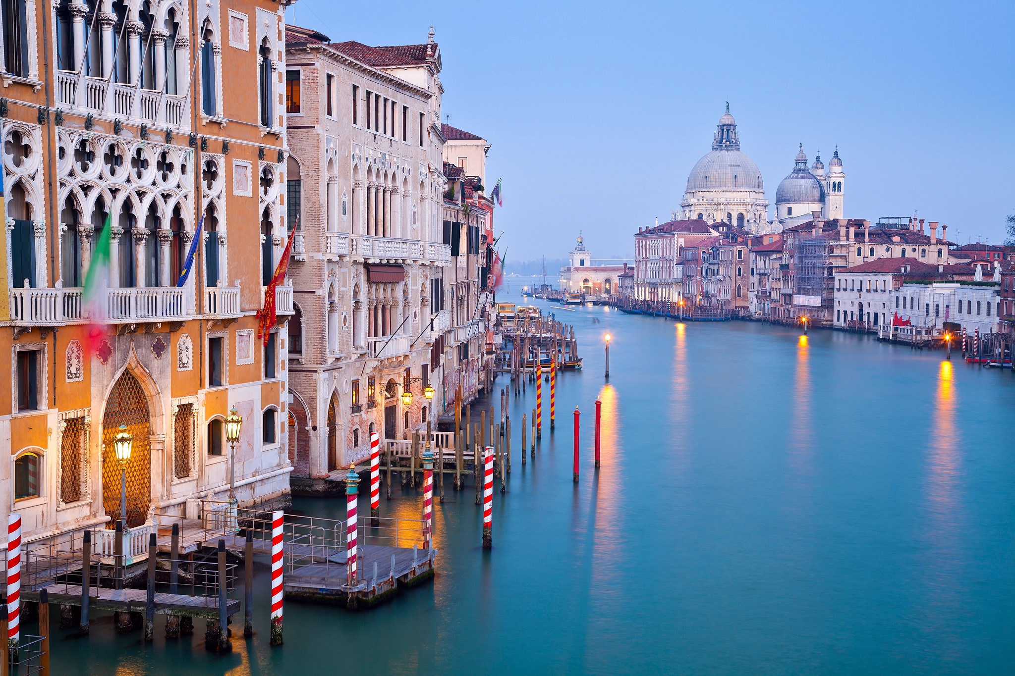 Venice Canal with Basilica di Santa Maria della Salute HD Wallpaper